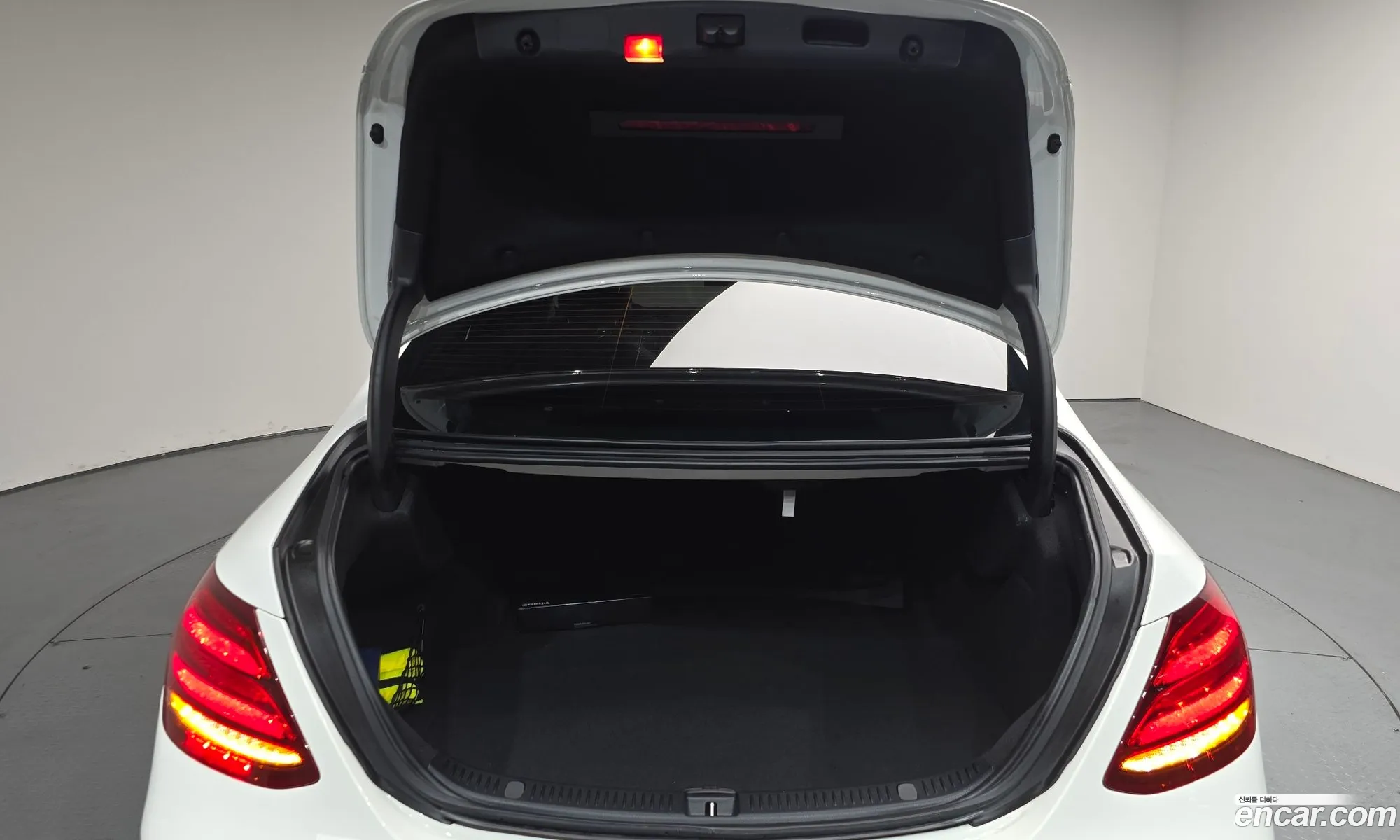 Mercedes-Benz E-Class W213 2017 — 31