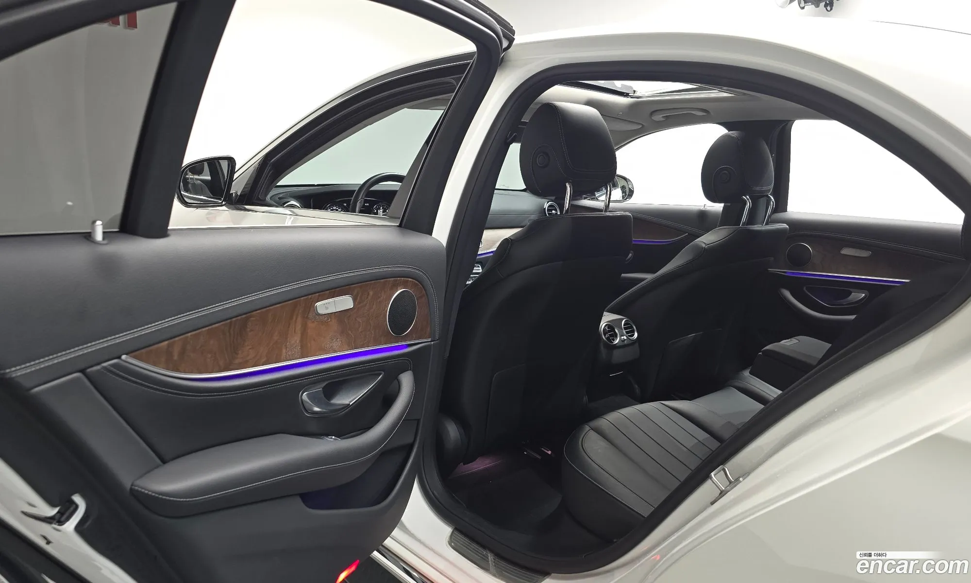 Mercedes-Benz E-Class W213 2017 — 18