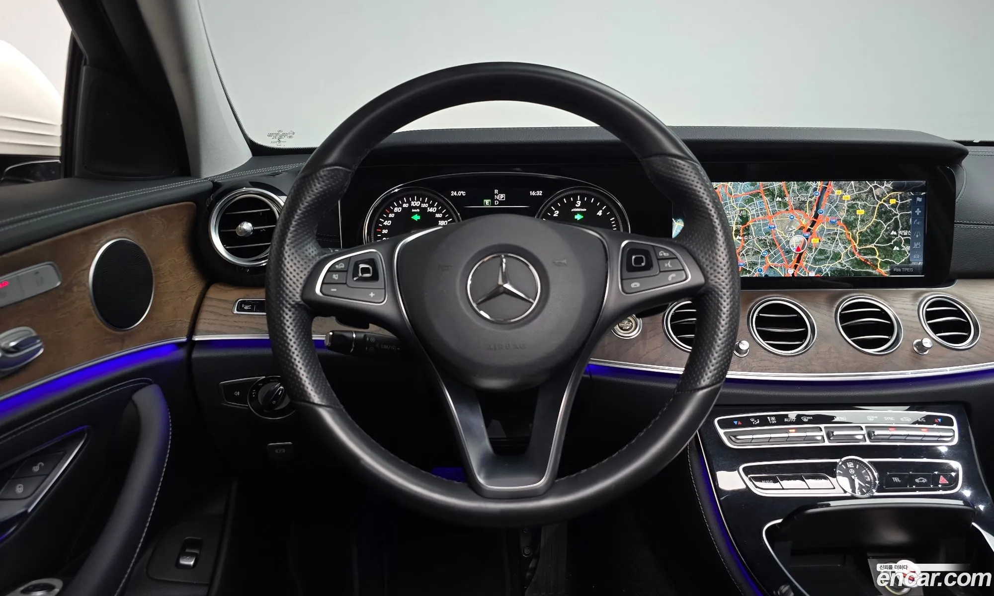 Mercedes-Benz E-Class W213 2017 — 23