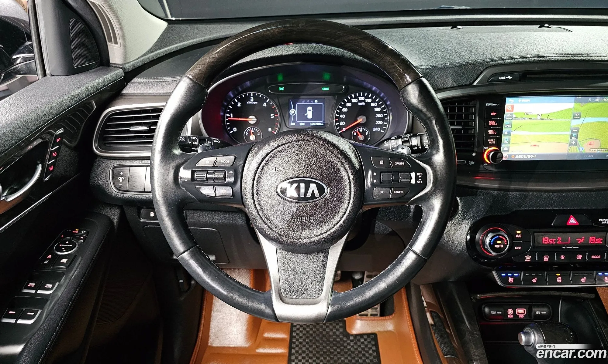 Kia Sorento 2017 KNAPK81ABHA314278 — 12