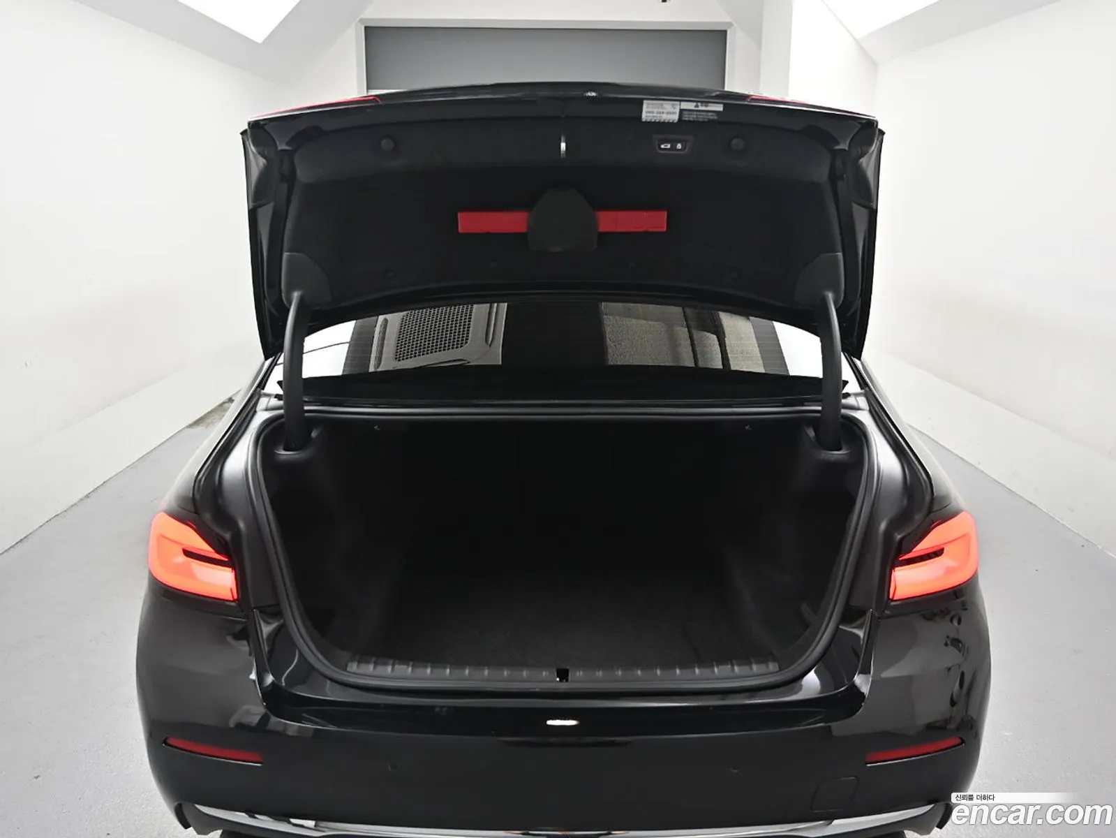BMW 5 Series 2022 — 17