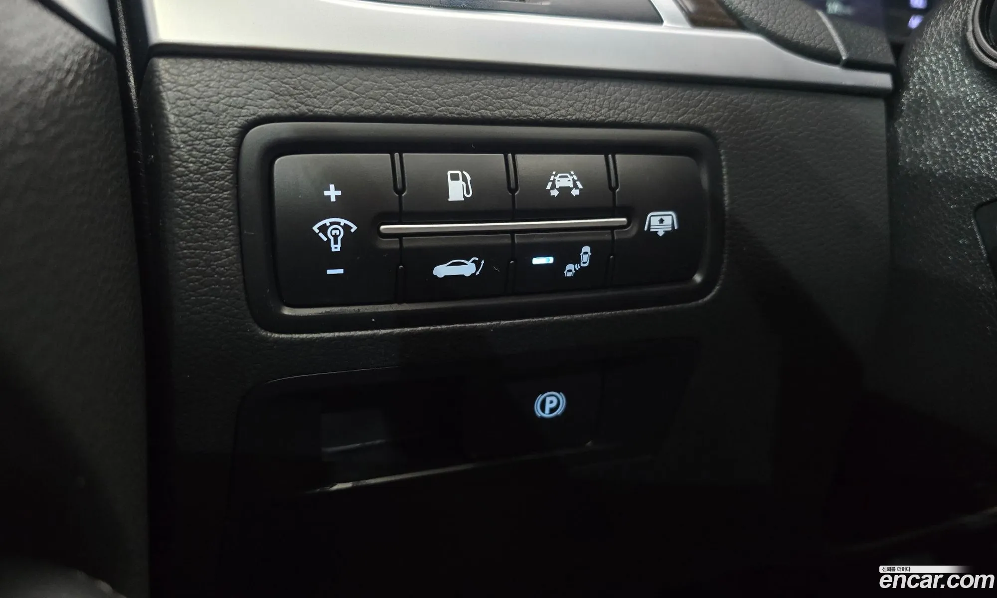 Genesis G80 2017 KMHGM41DBJU253084 — 4