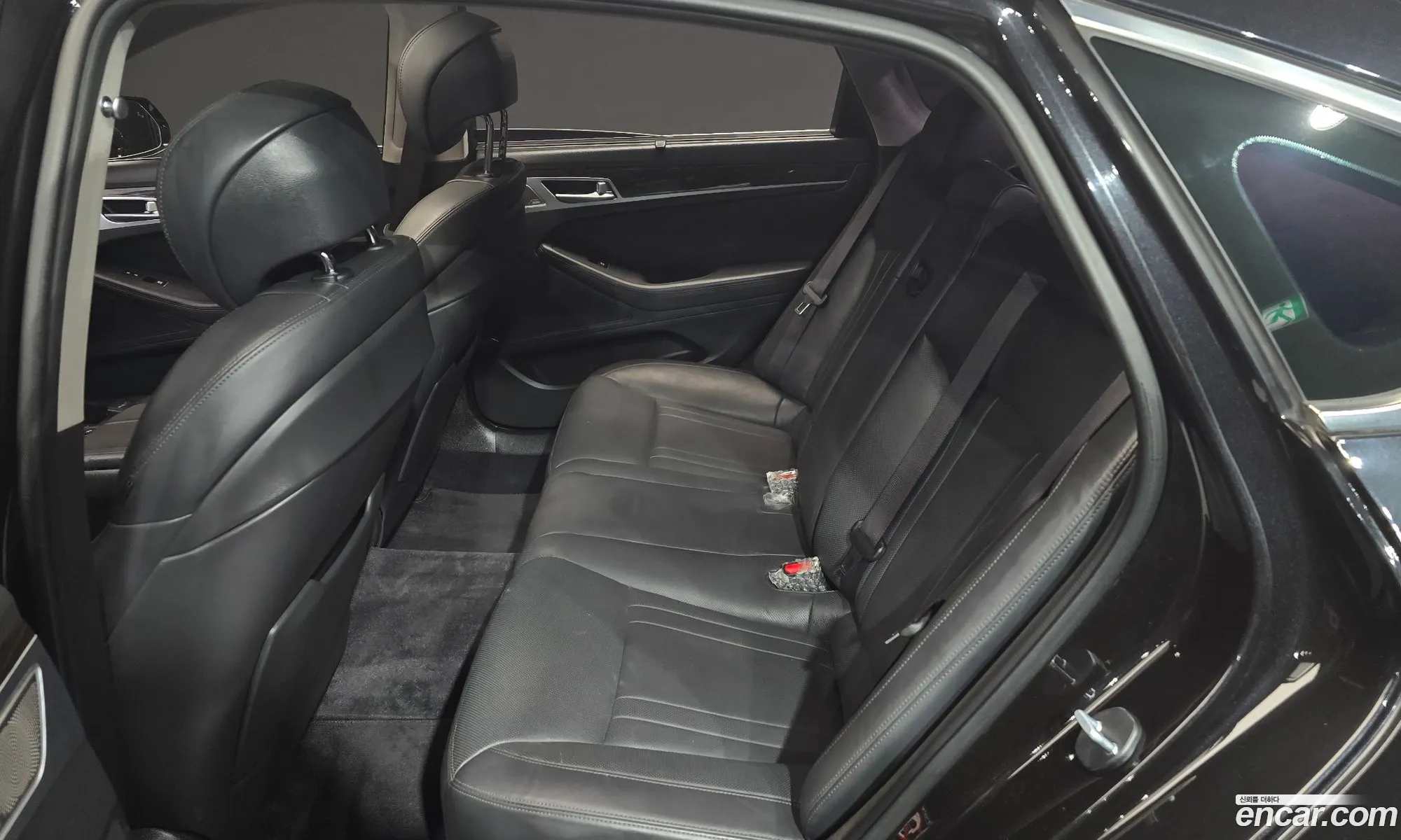Genesis G80 2017 KMHGM41DBJU253084 — 13