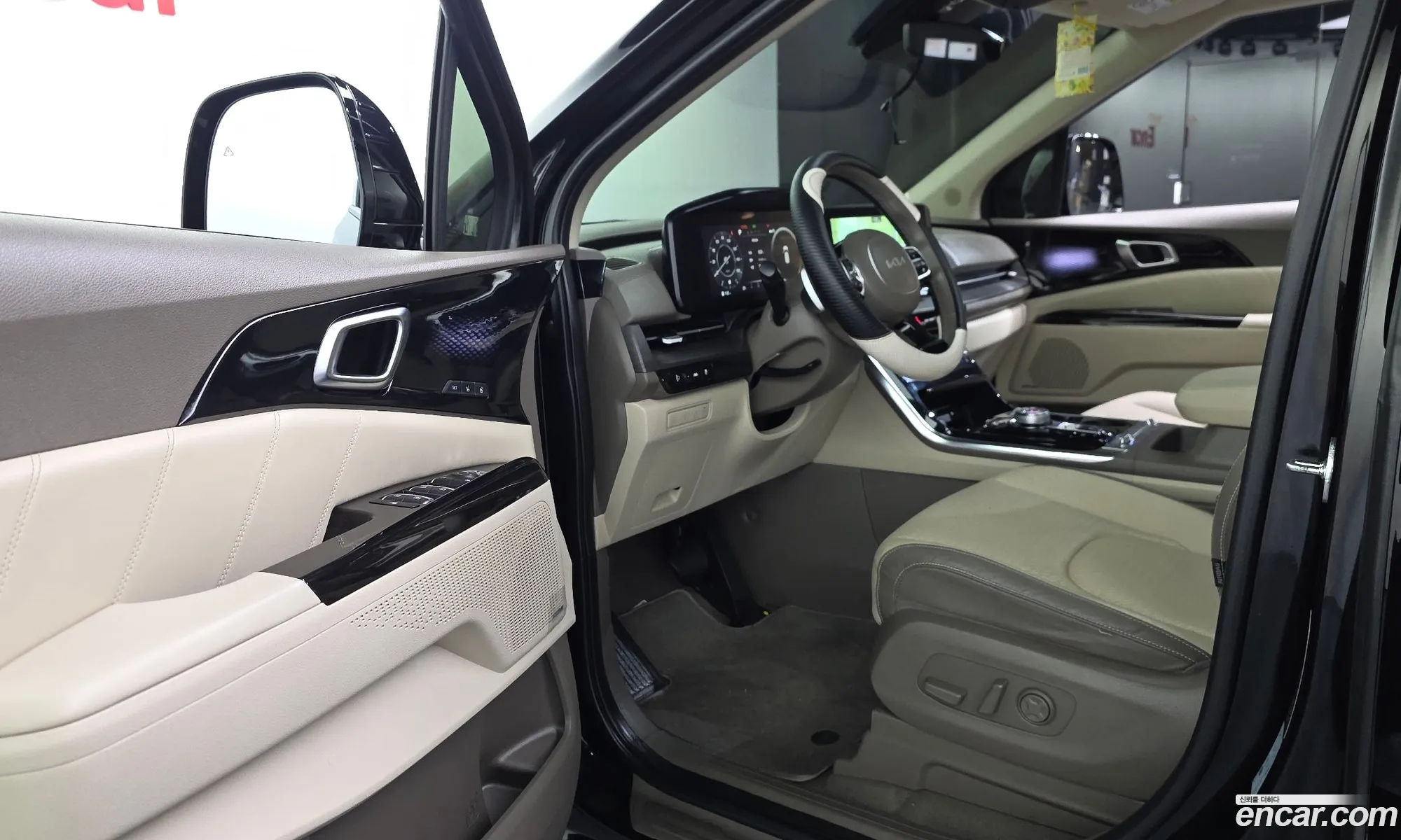 Kia Carnival 2023 KNHNE37BBPS278137 — 3