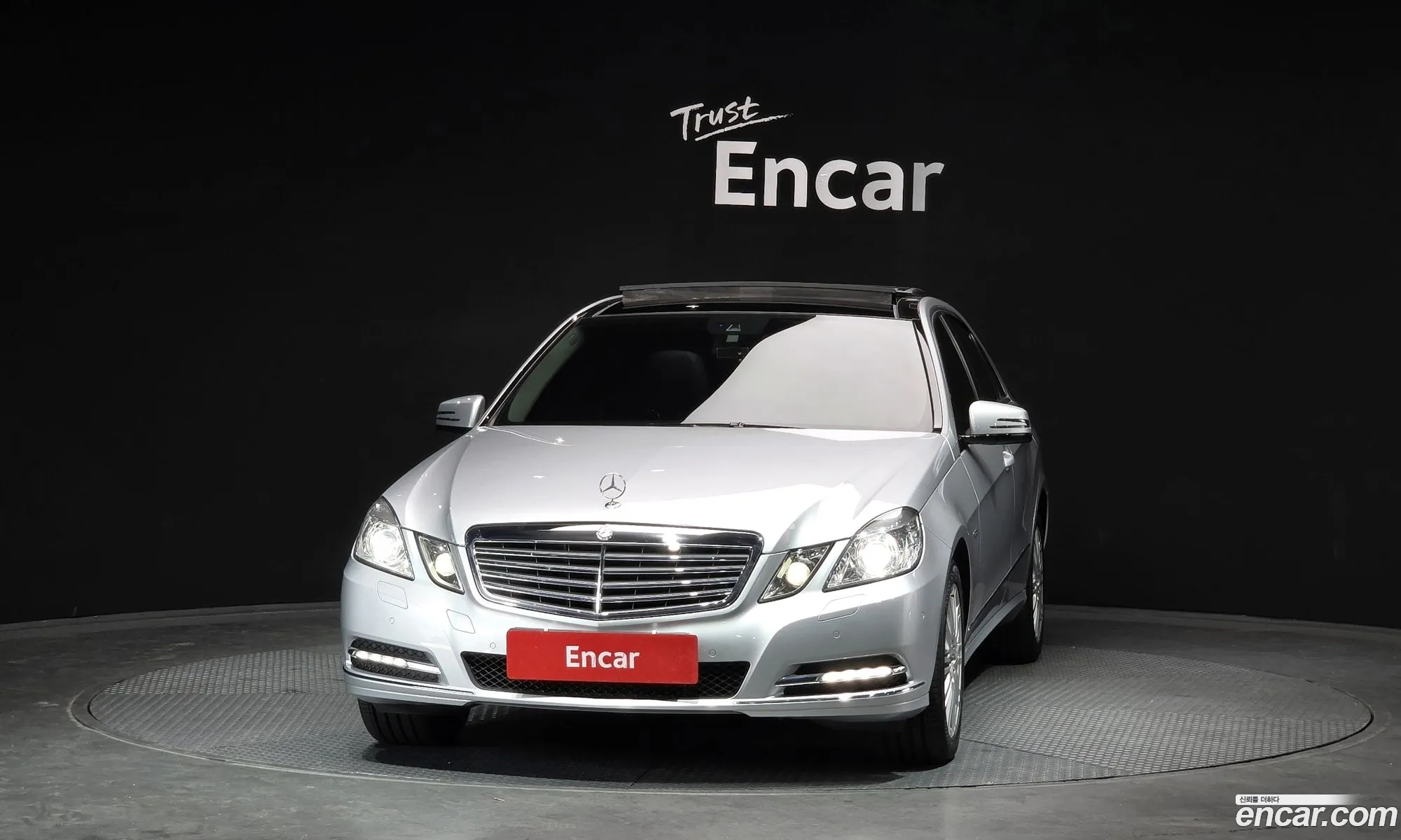 Mercedes-Benz E-Class W212 2012 WDDHF5FB3CA584695 — 17
