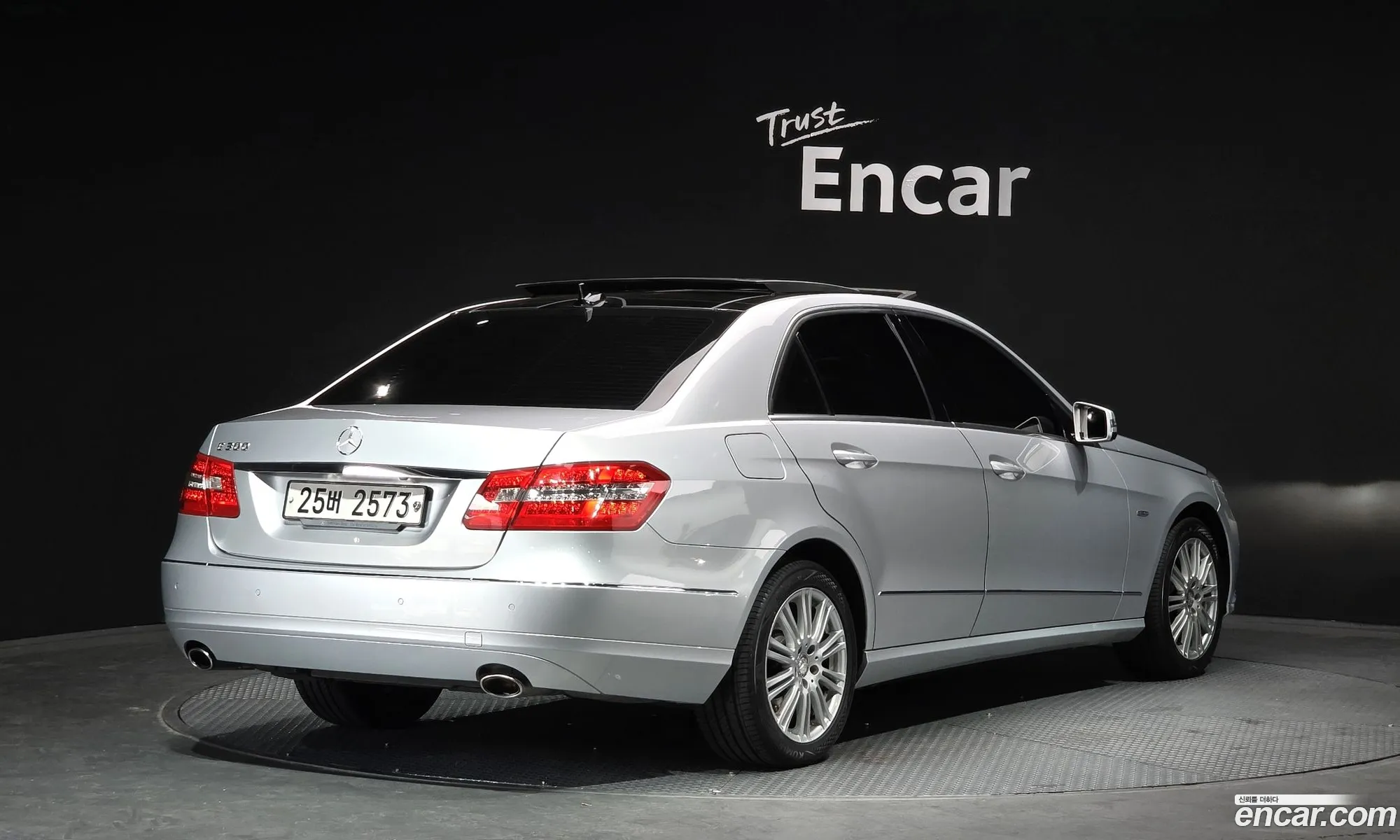Mercedes-Benz E-Class W212 2012 WDDHF5FB3CA584695 — 16