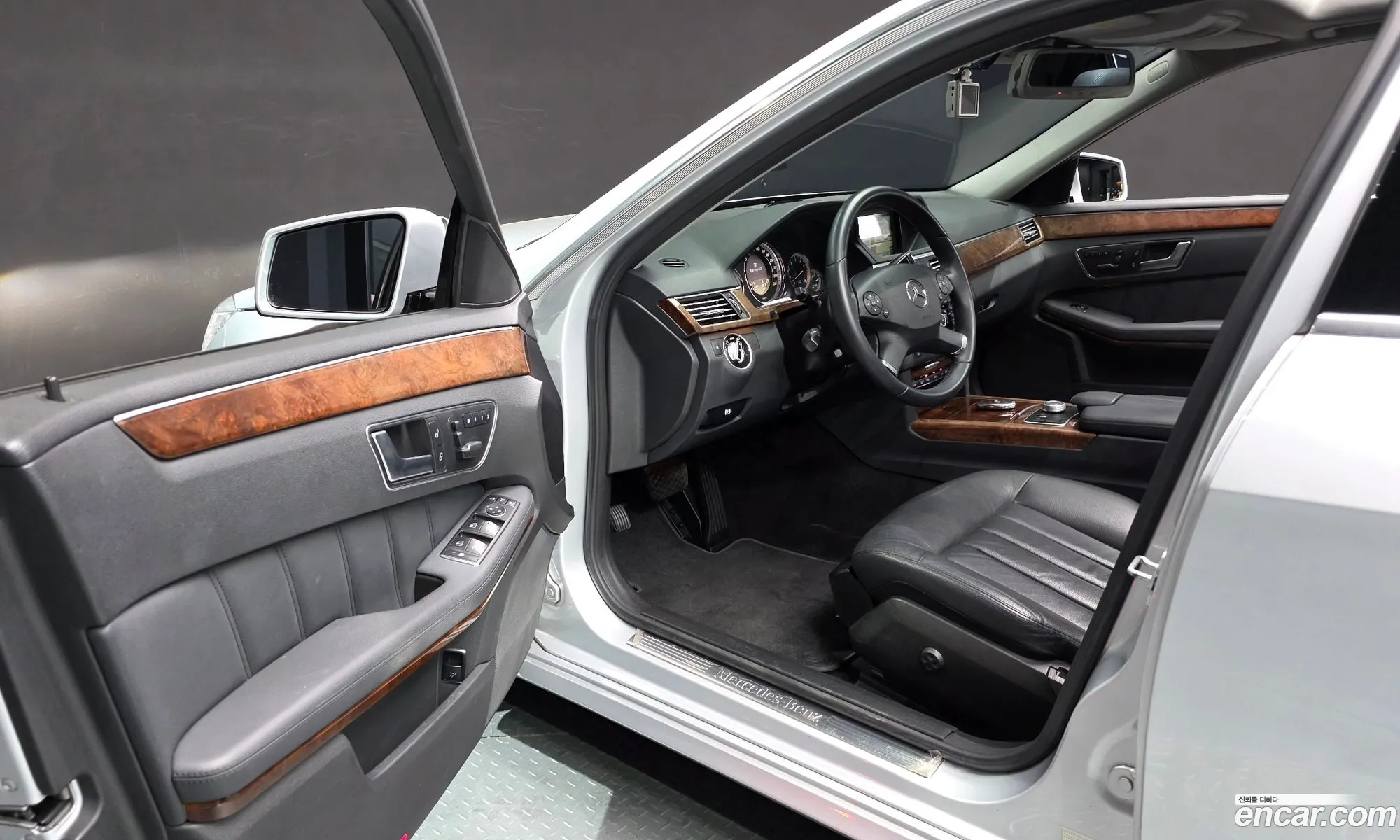 Mercedes-Benz E-Class W212 2012 WDDHF5FB3CA584695 — 11
