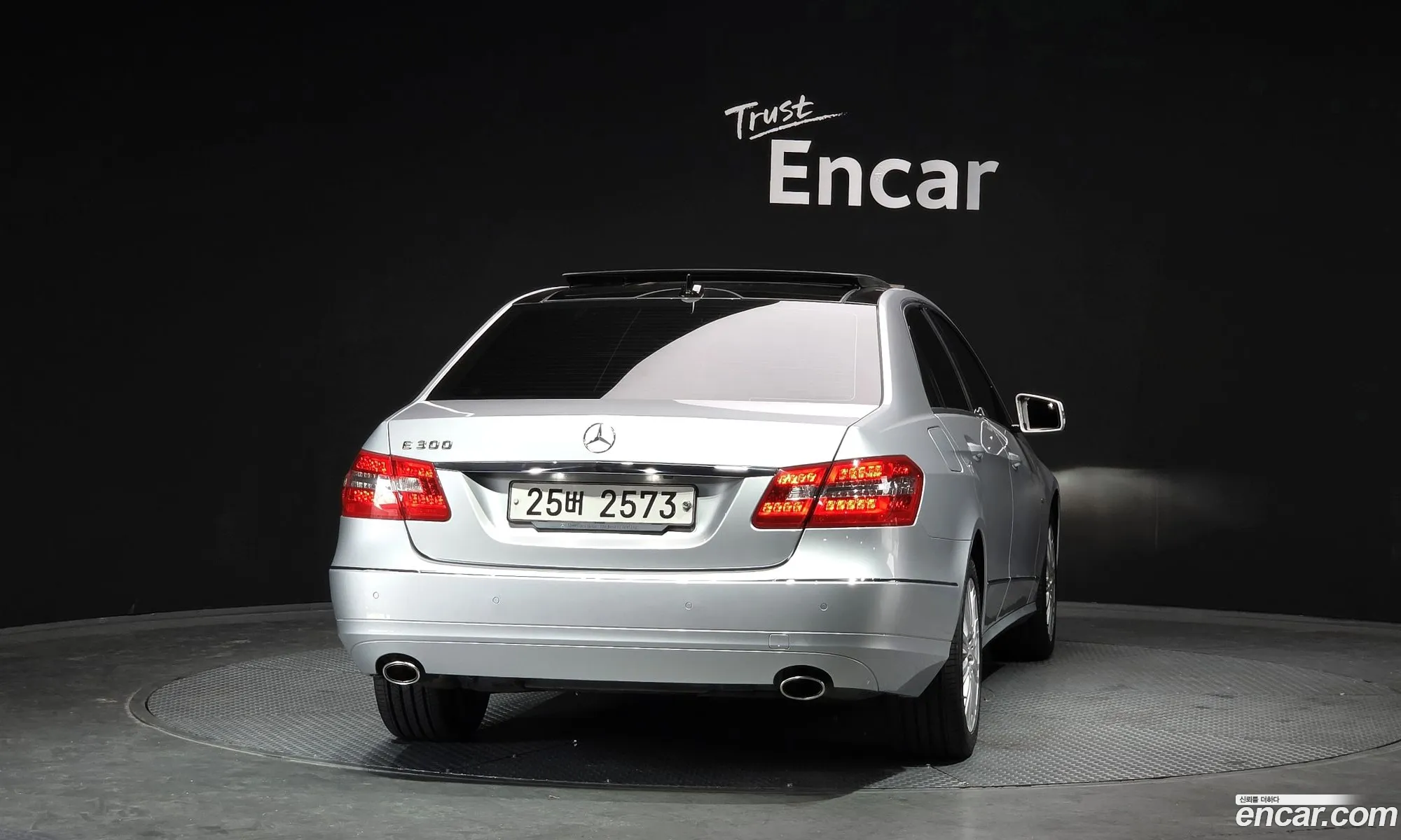 Mercedes-Benz E-Class W212 2012 WDDHF5FB3CA584695 — 18