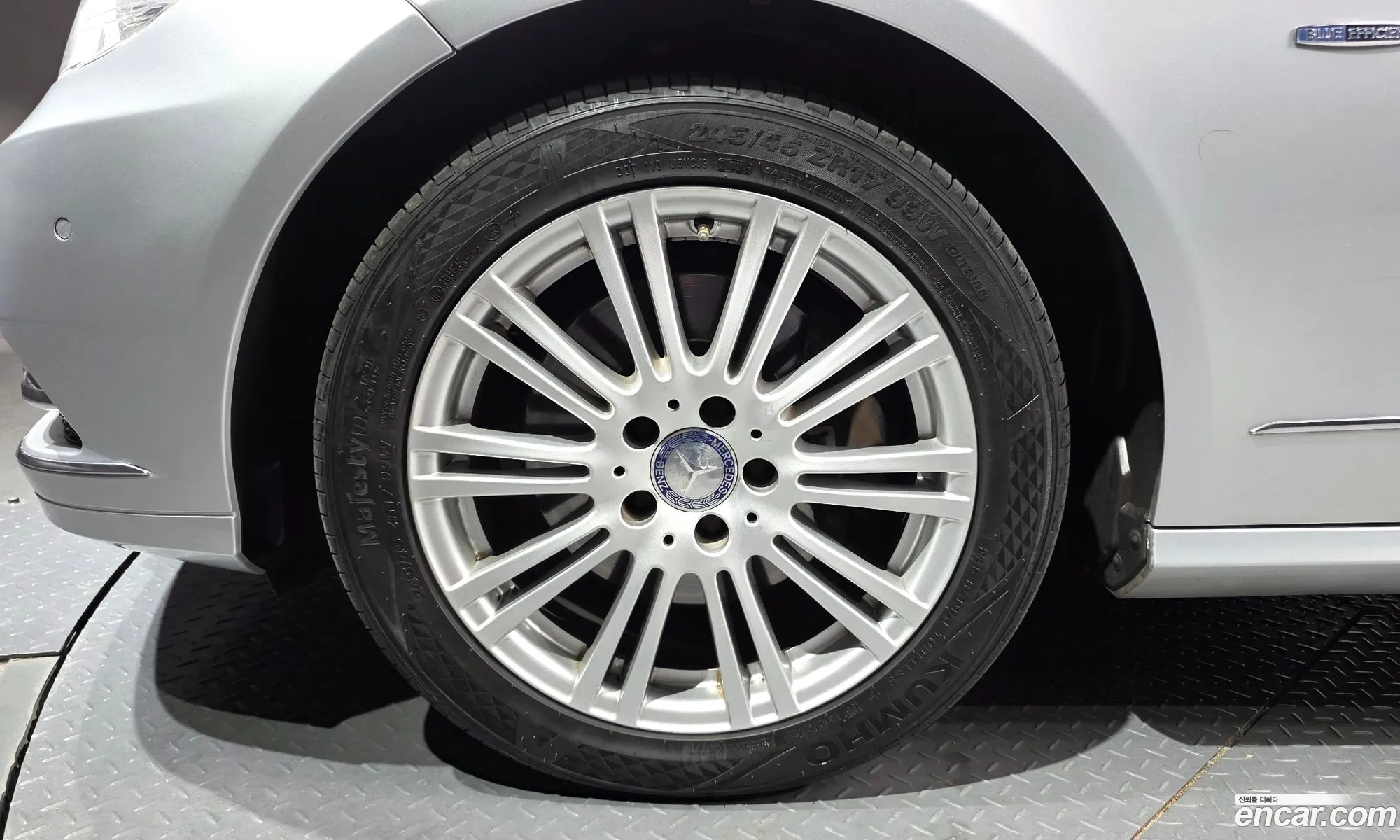 Mercedes-Benz E-Class W212 2012 WDDHF5FB3CA584695 — 7