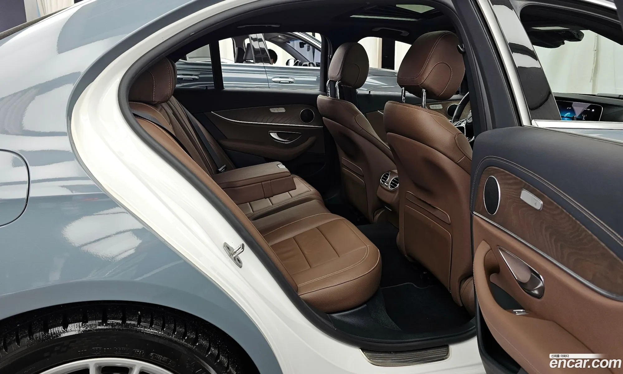 Mercedes-Benz E-Class W213 2022 — 34