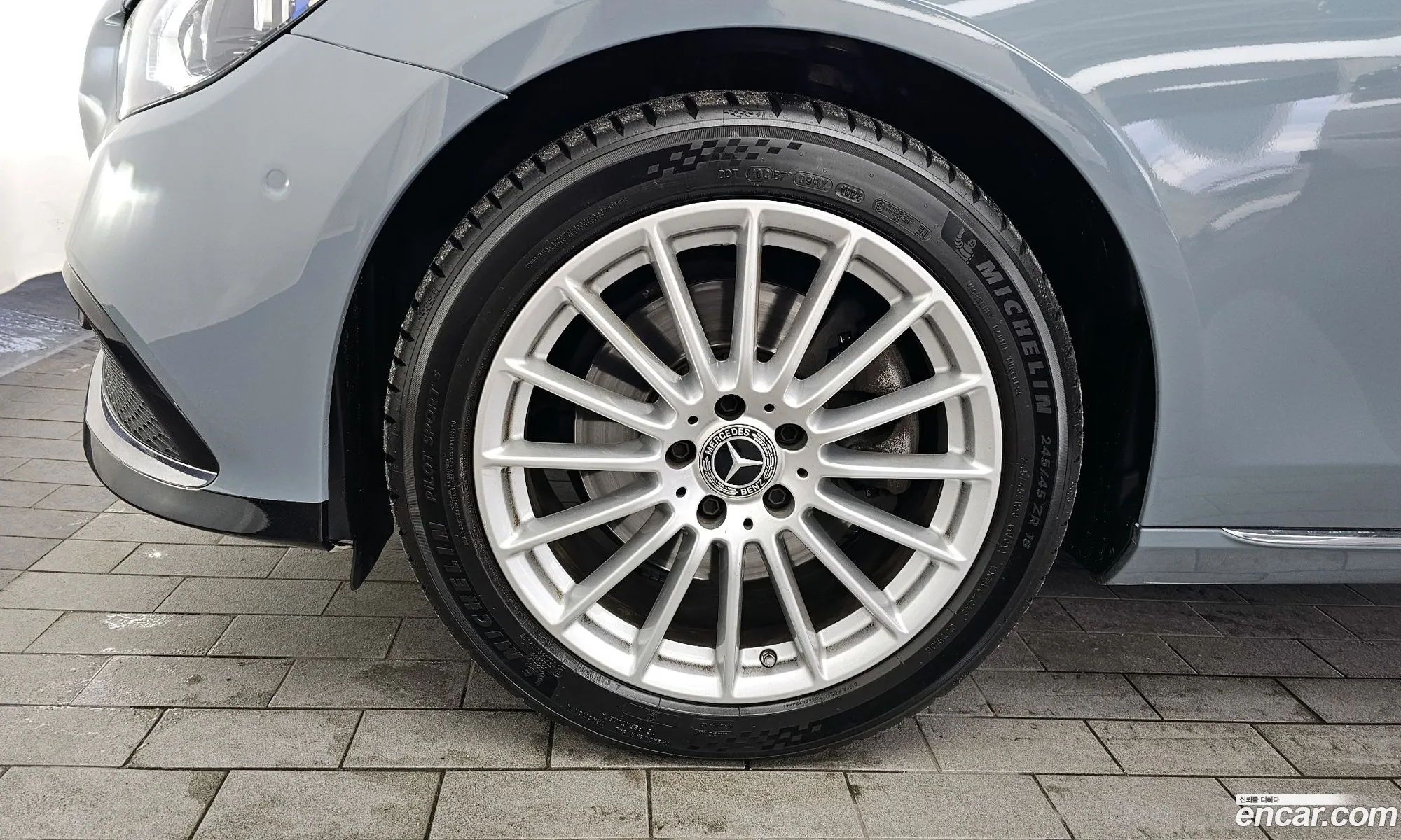 Mercedes-Benz E-Class W213 2022 — 28