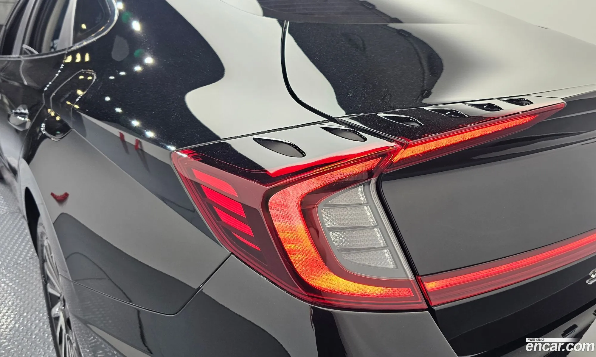 Hyundai Sonata Hybrid 2023 — 16
