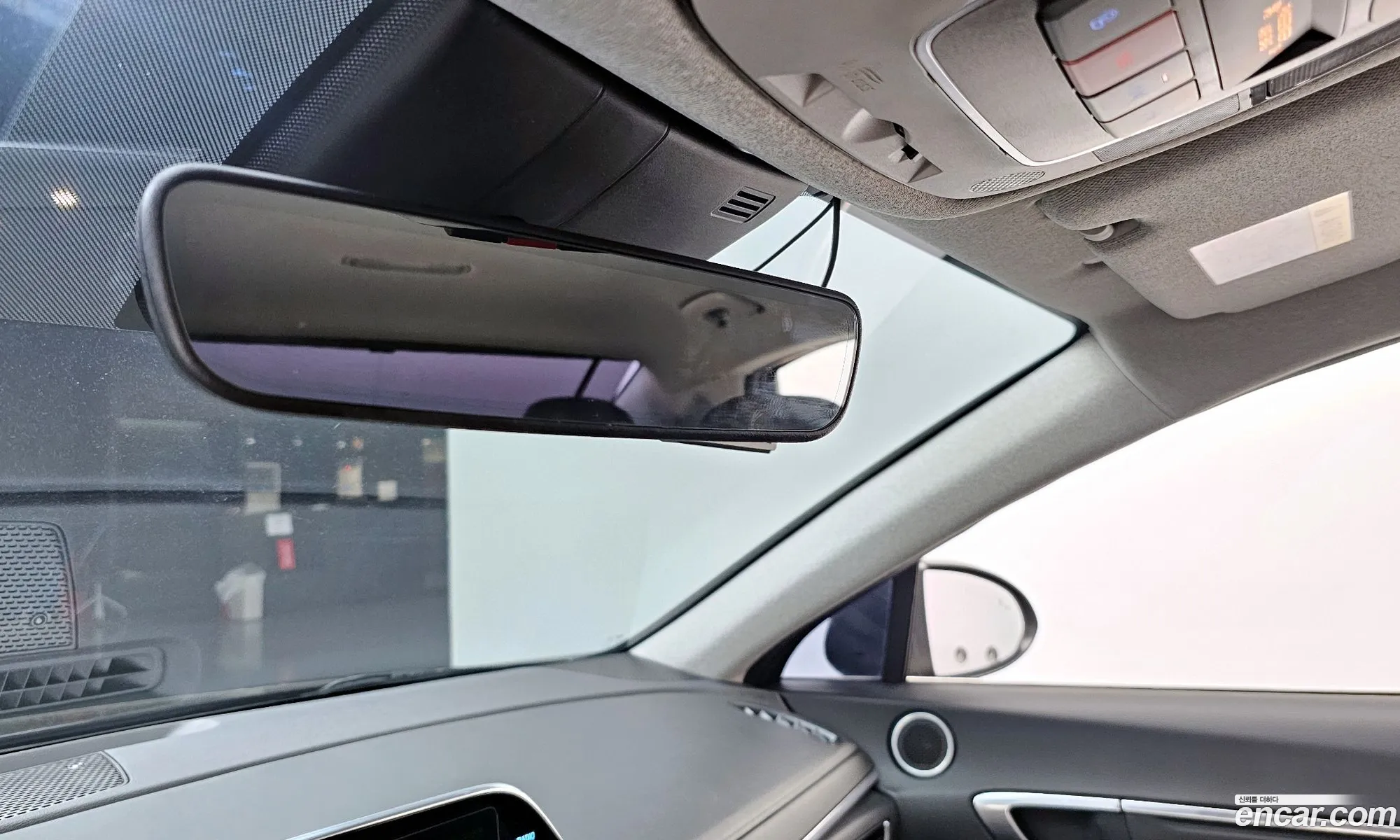Hyundai Sonata Hybrid 2023 — 30