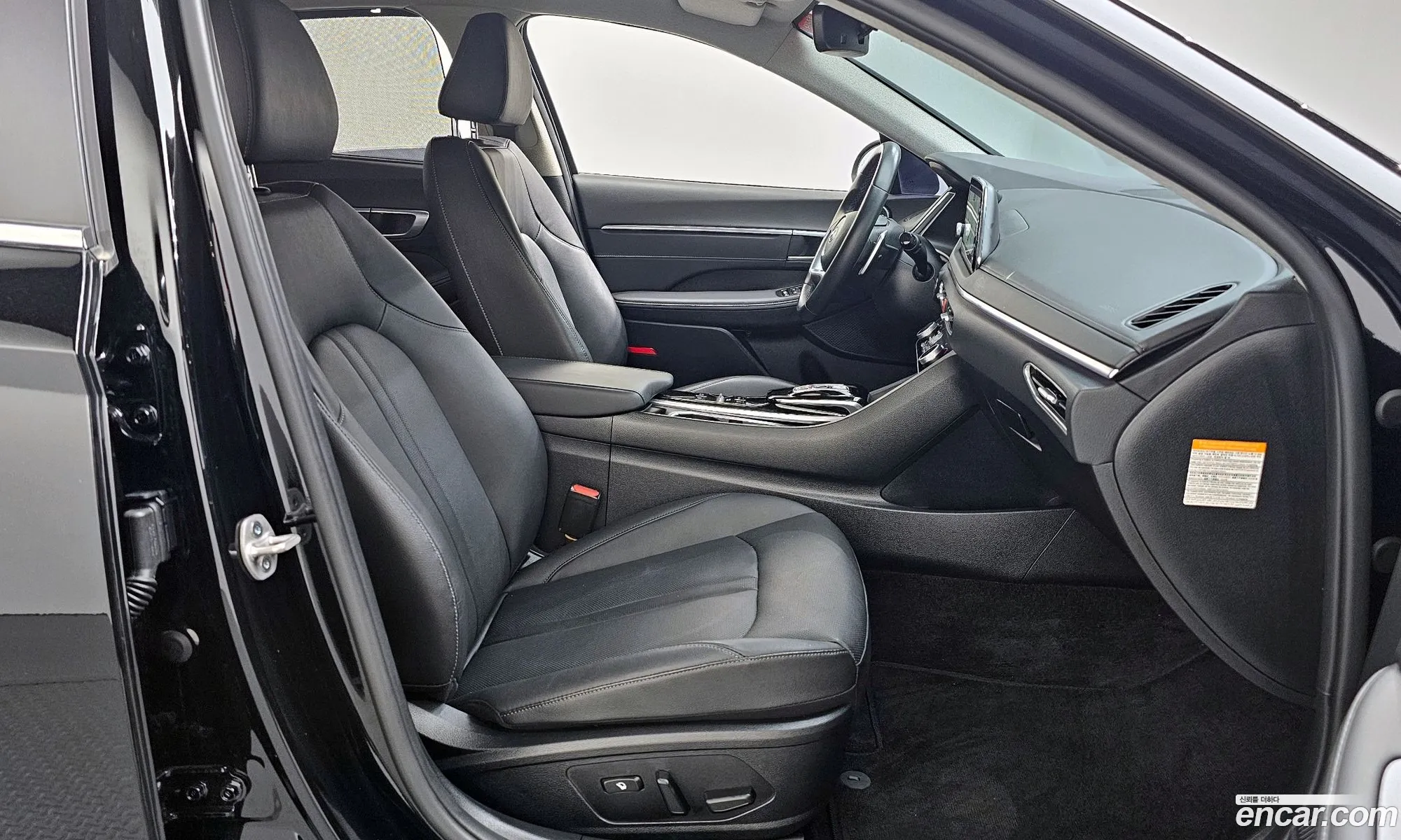 Hyundai Sonata Hybrid 2023 — 32
