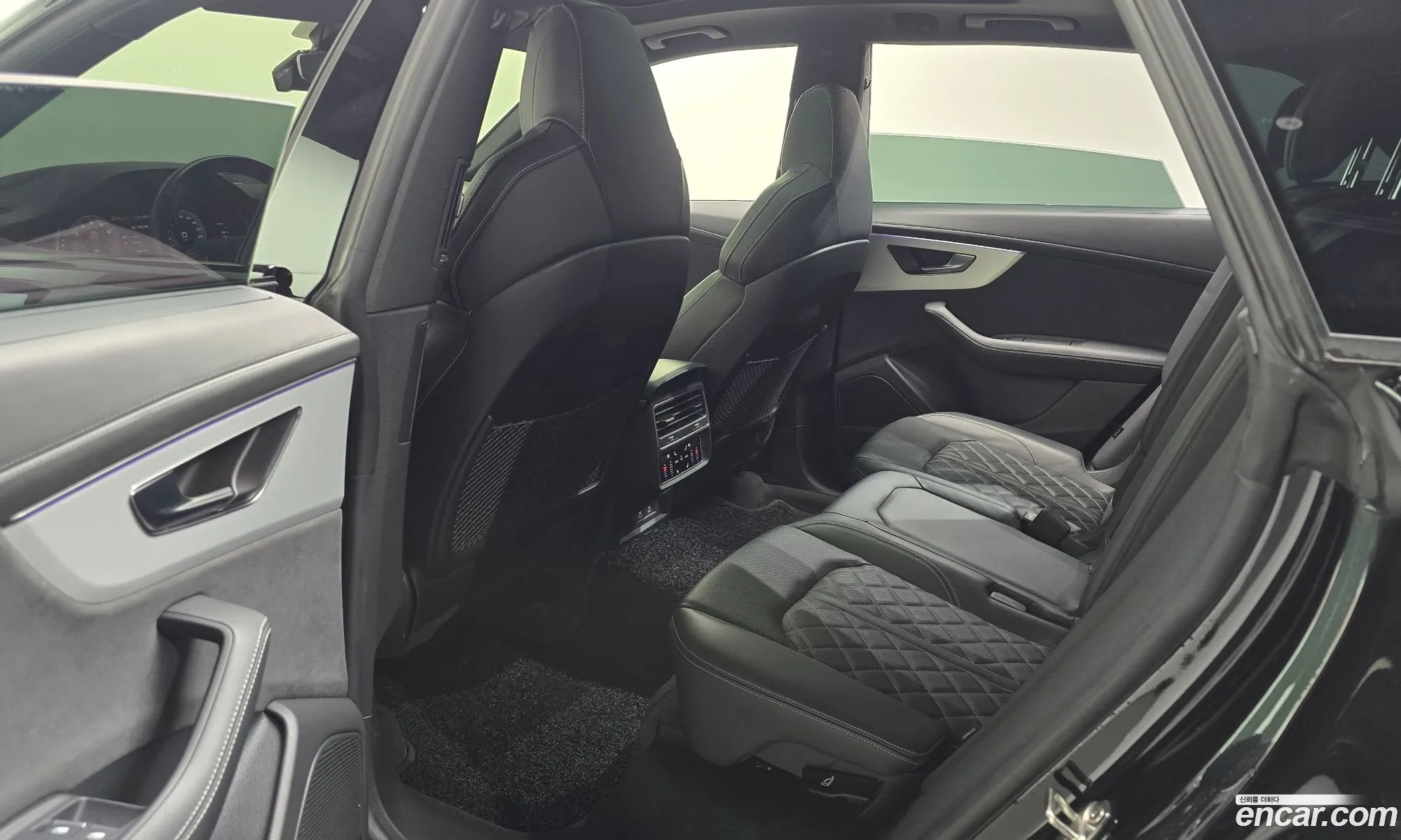 Audi Q8 2023 WAUZZZF18PD005822 — 5