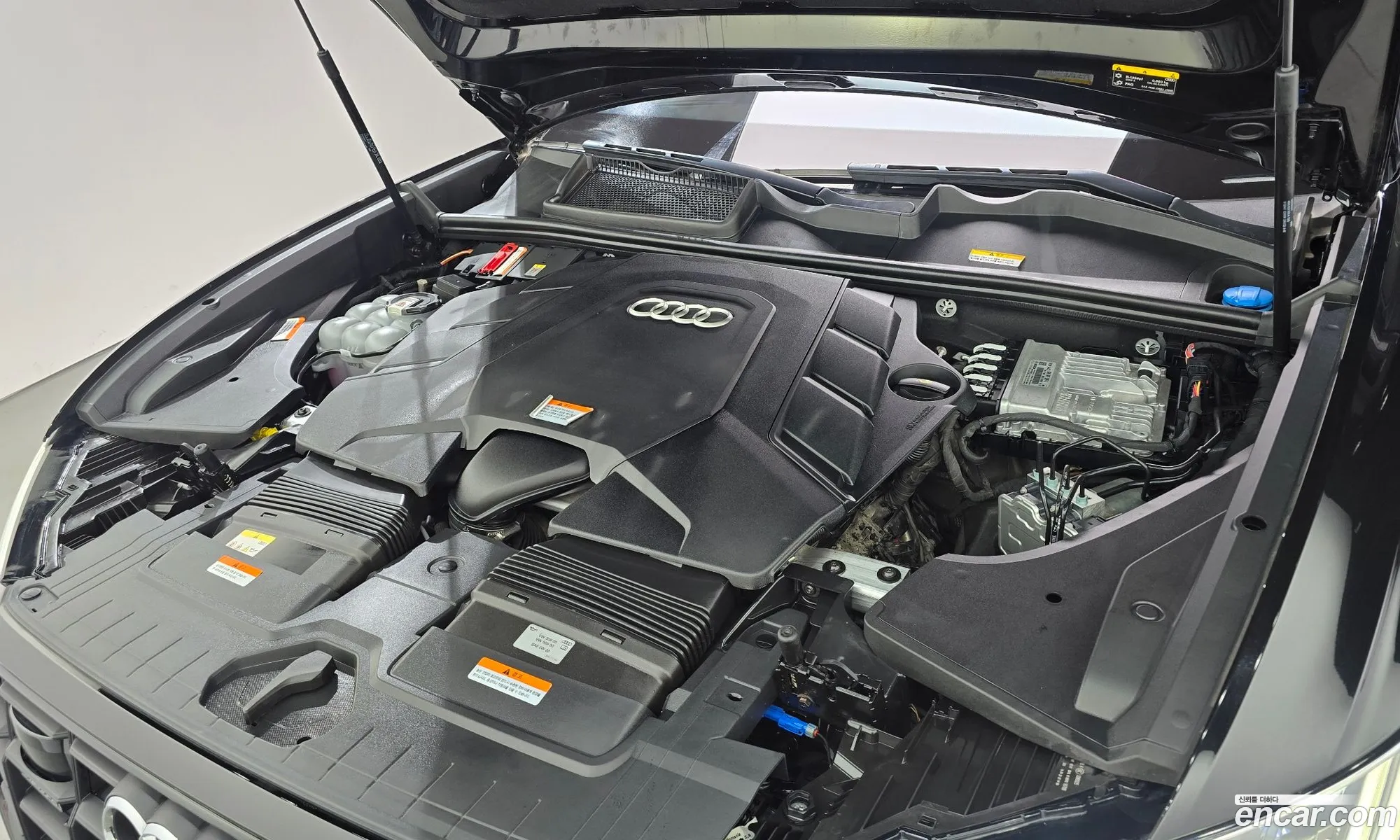 Audi Q8 2023 WAUZZZF18PD005822 — 9