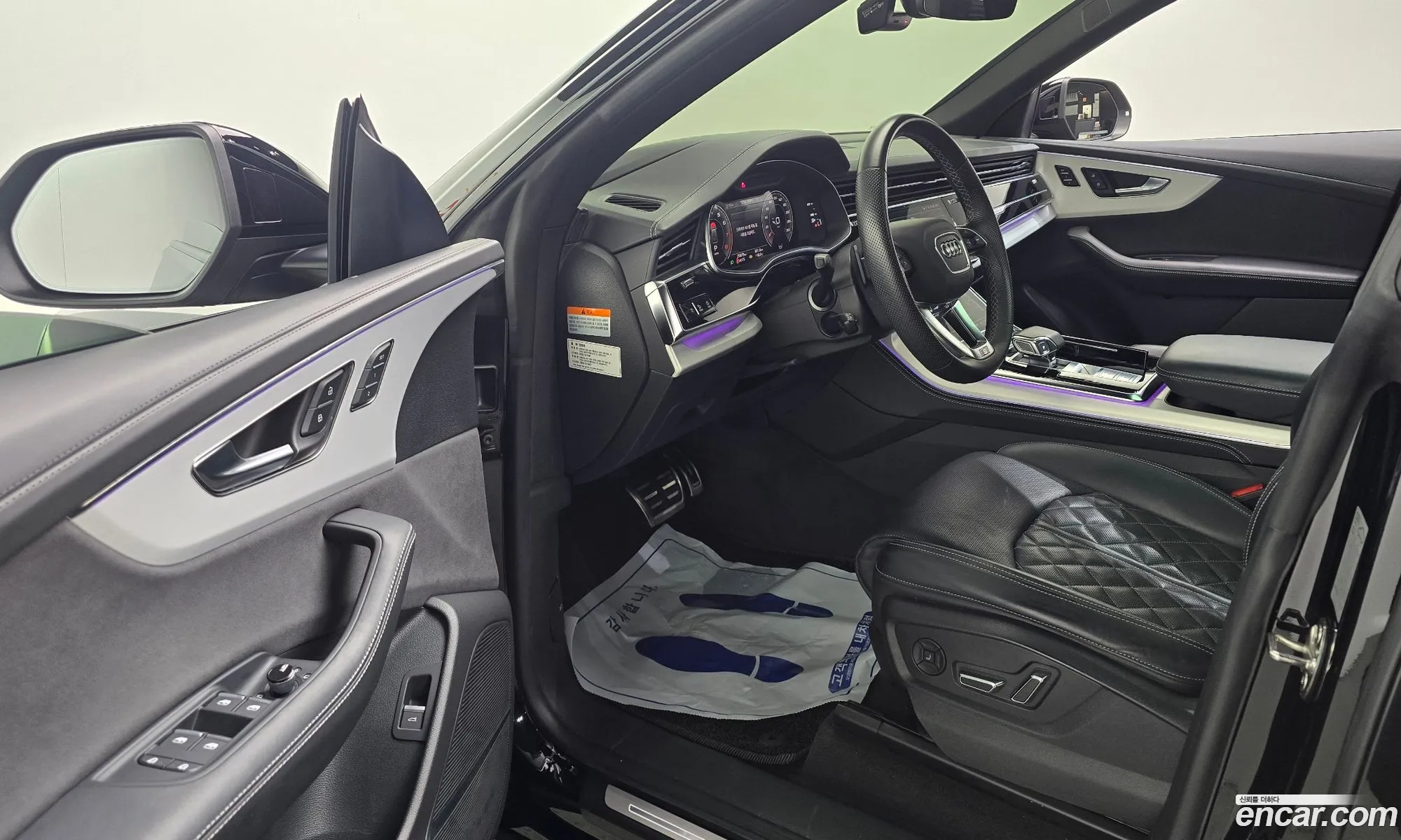Audi Q8 2023 WAUZZZF18PD005822 — 8