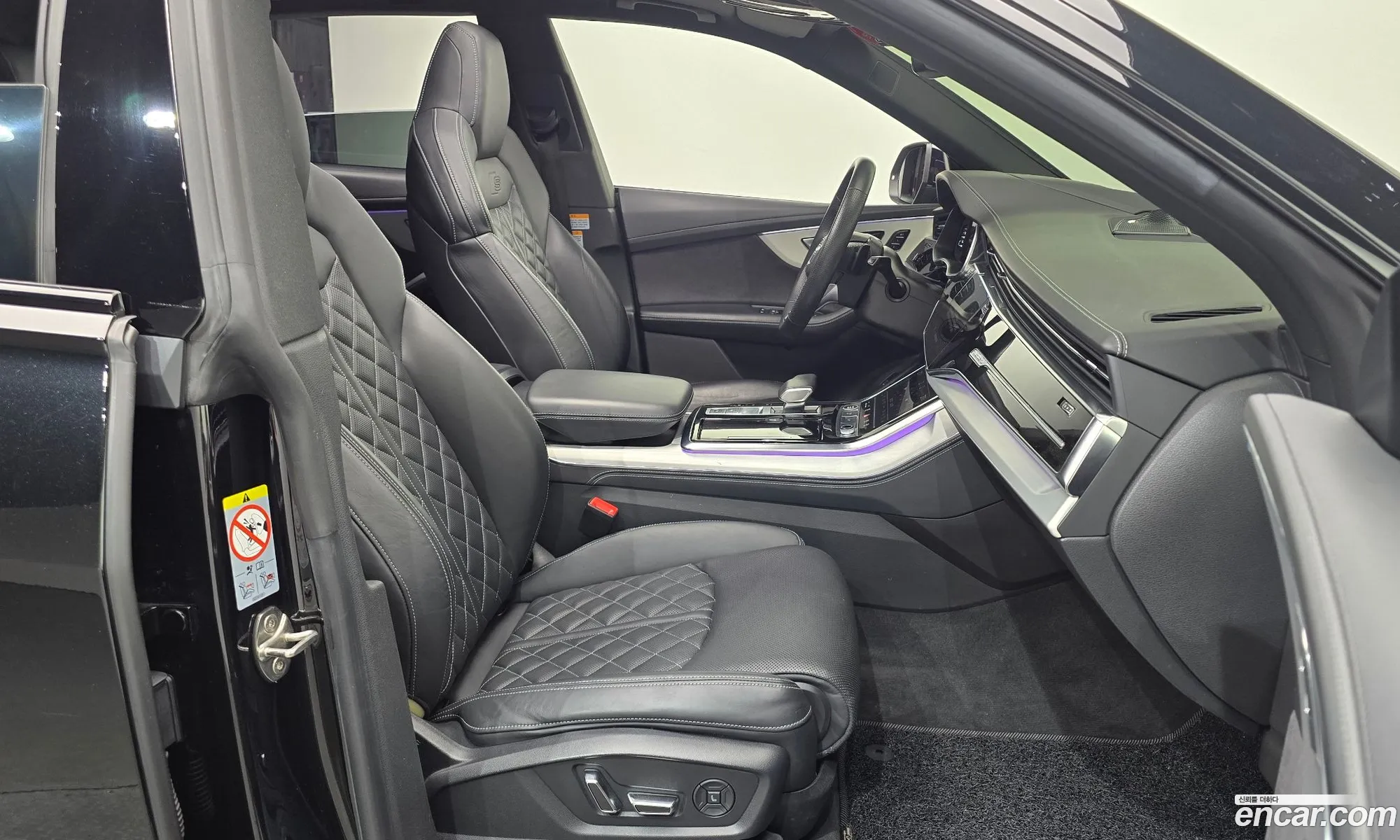 Audi Q8 2023 WAUZZZF18PD005822 — 18