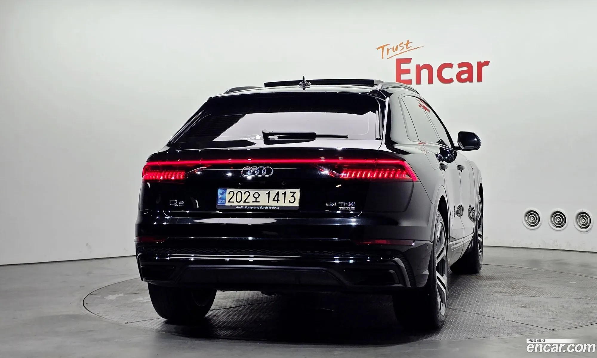 Audi Q8 2023 WAUZZZF18PD005822 — 4