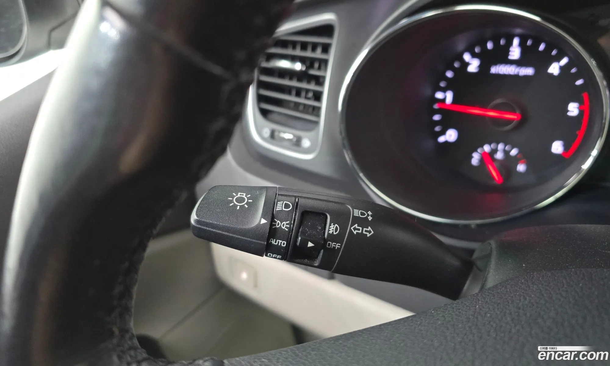 Kia Carnival 2015 KNAMB81ABGS098129 — 9