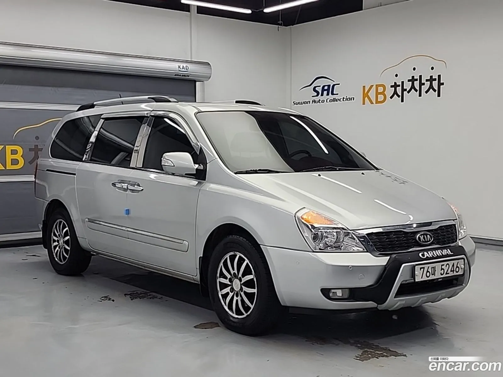 Kia Carnival R 2011 — 17