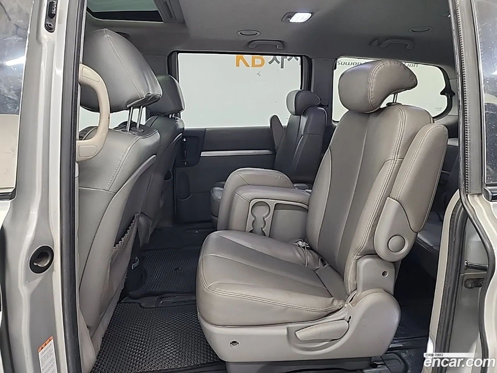 Kia Carnival R 2011 — 7