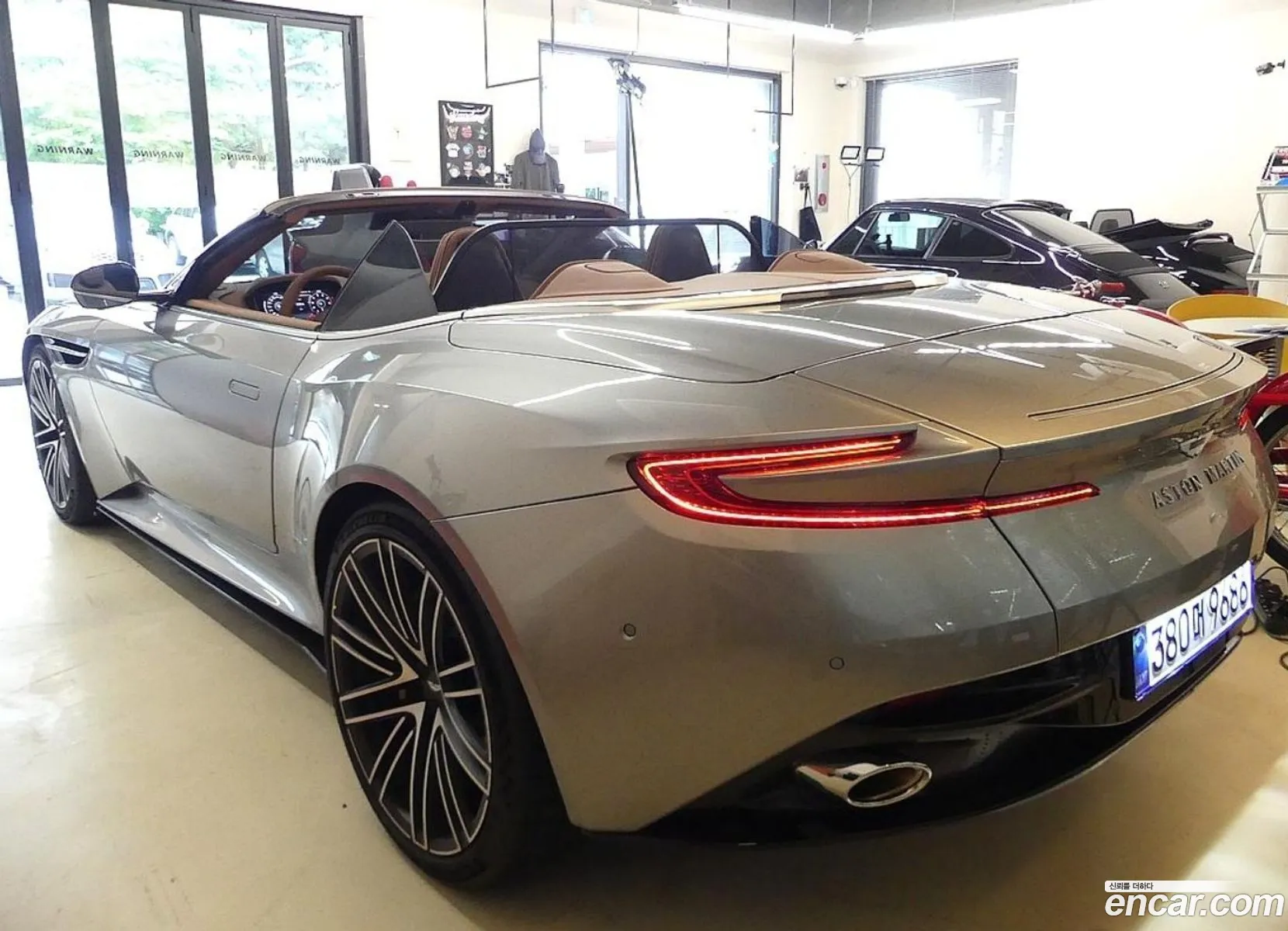 Aston Martin DB12 2025 — 9