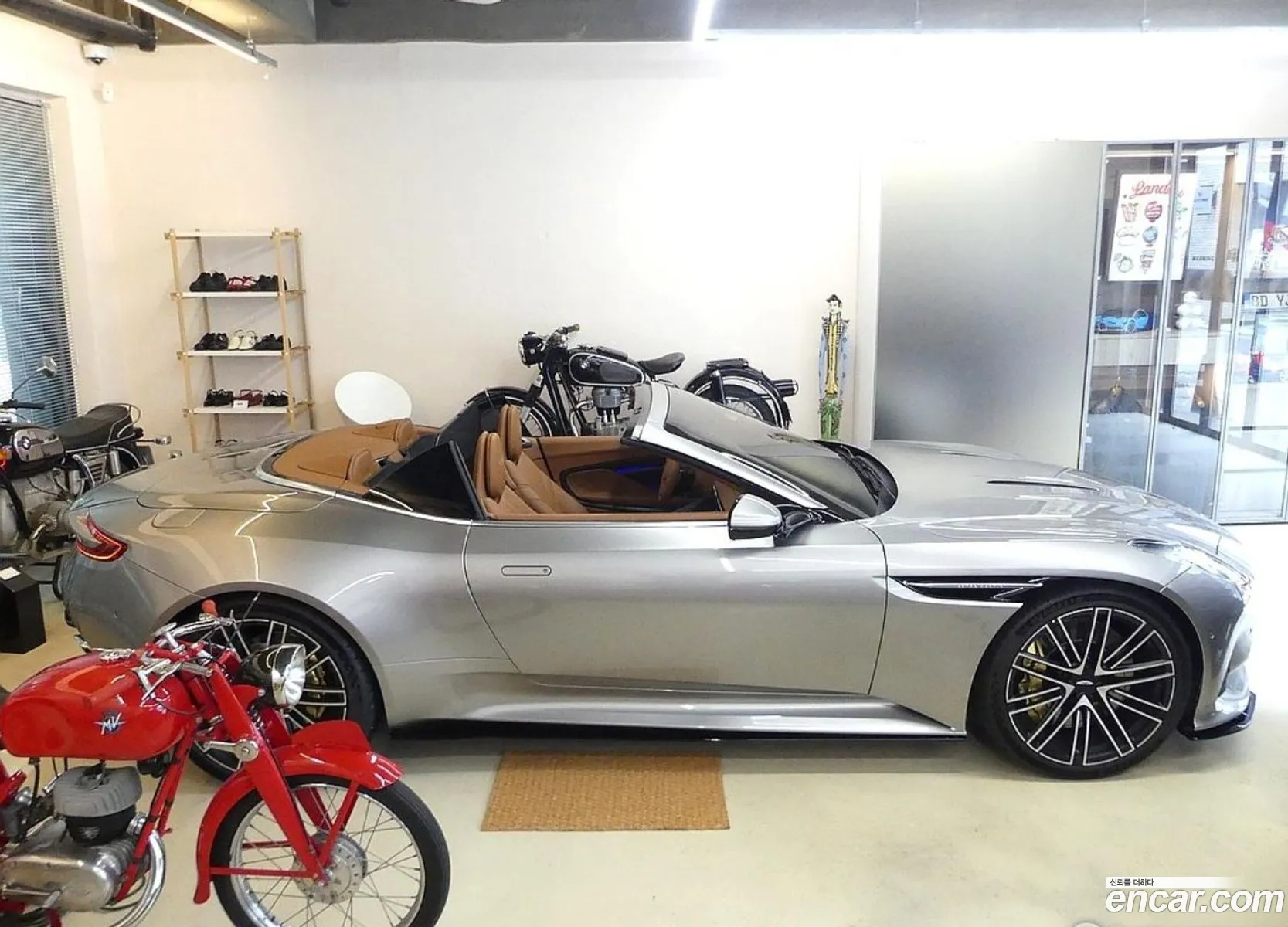 Aston Martin DB12