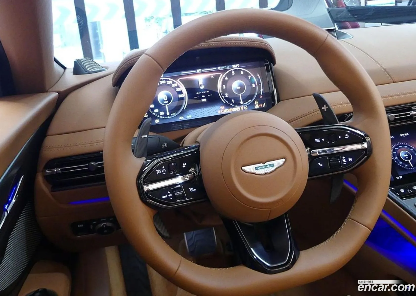 Aston Martin DB12 2025 — 3