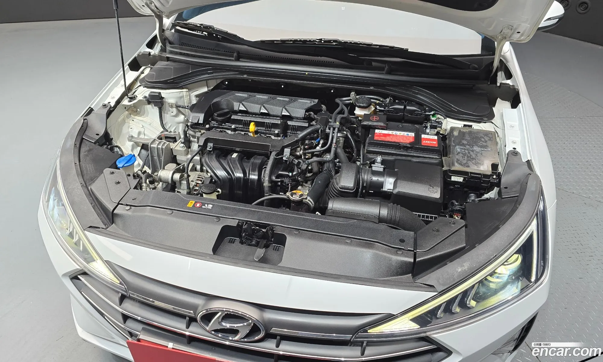 Hyundai Elantra AD 2020 — 12