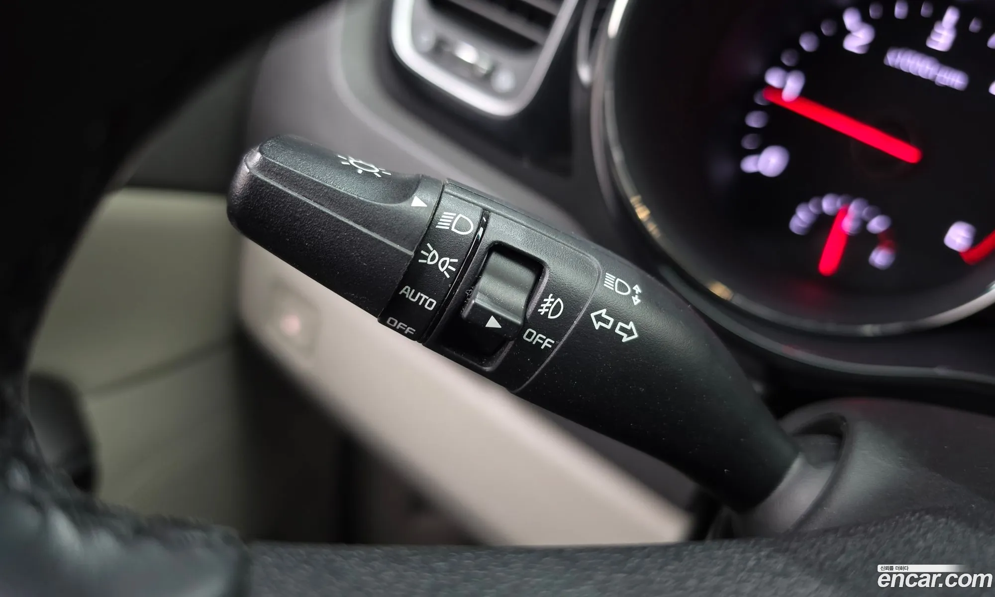 Kia Carnival 2017 KNAMC81ABHS339954 — 10