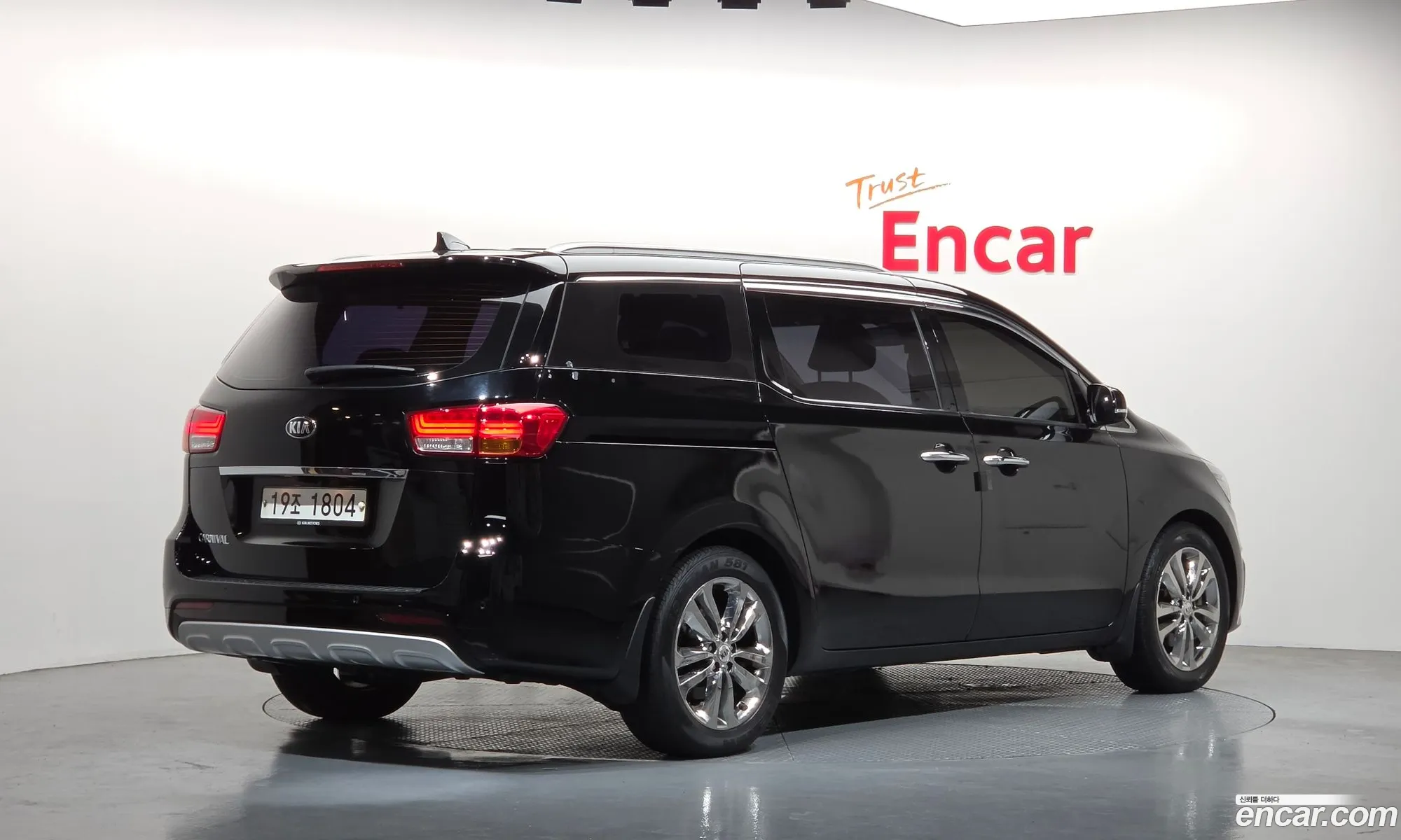 Kia Carnival 2017 KNAMC81ABHS339954 — 3