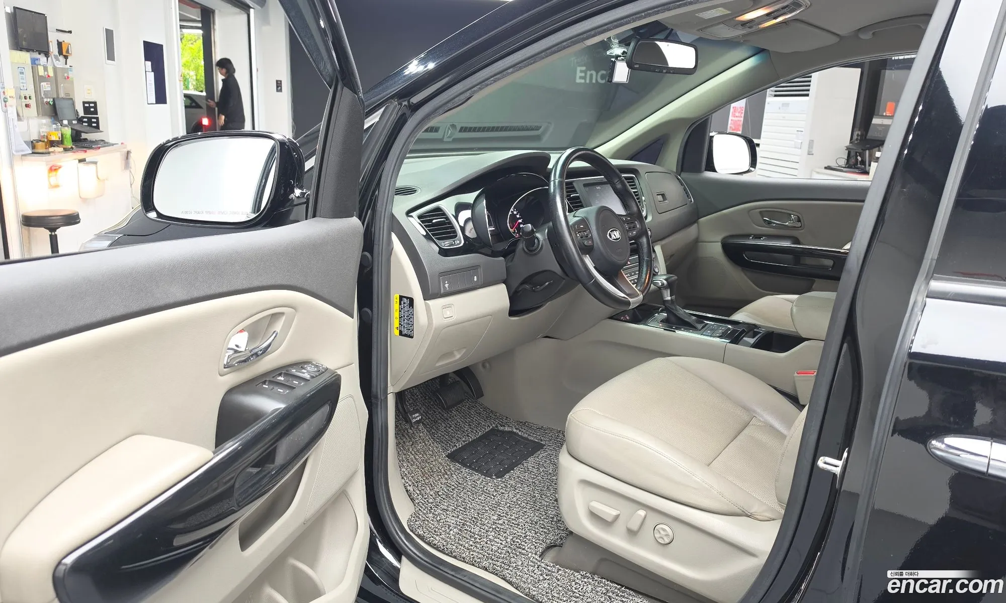 Kia Carnival 2017 KNAMC81ABHS339954 — 19