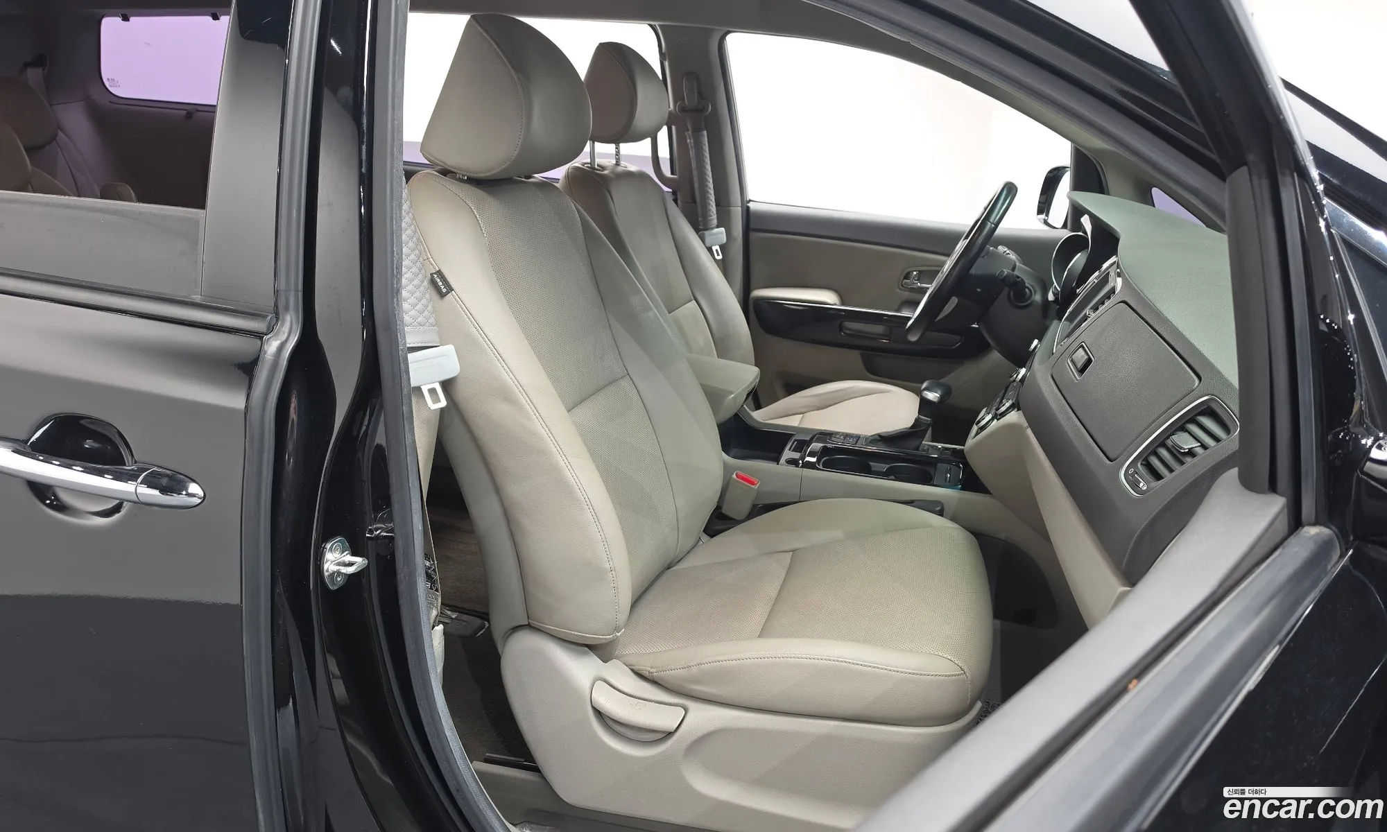 Kia Carnival 2017 KNAMC81ABHS339954 — 6