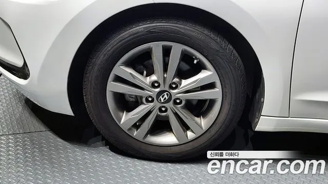 Hyundai Elantra AD 2016 — 15
