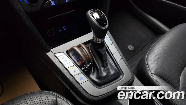 Hyundai Elantra AD 2016 — 10
