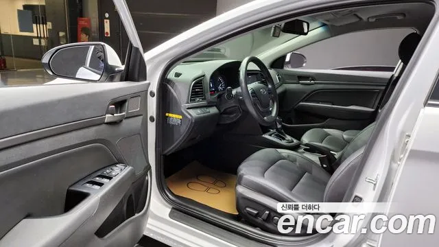 Hyundai Elantra AD 2016 — 14