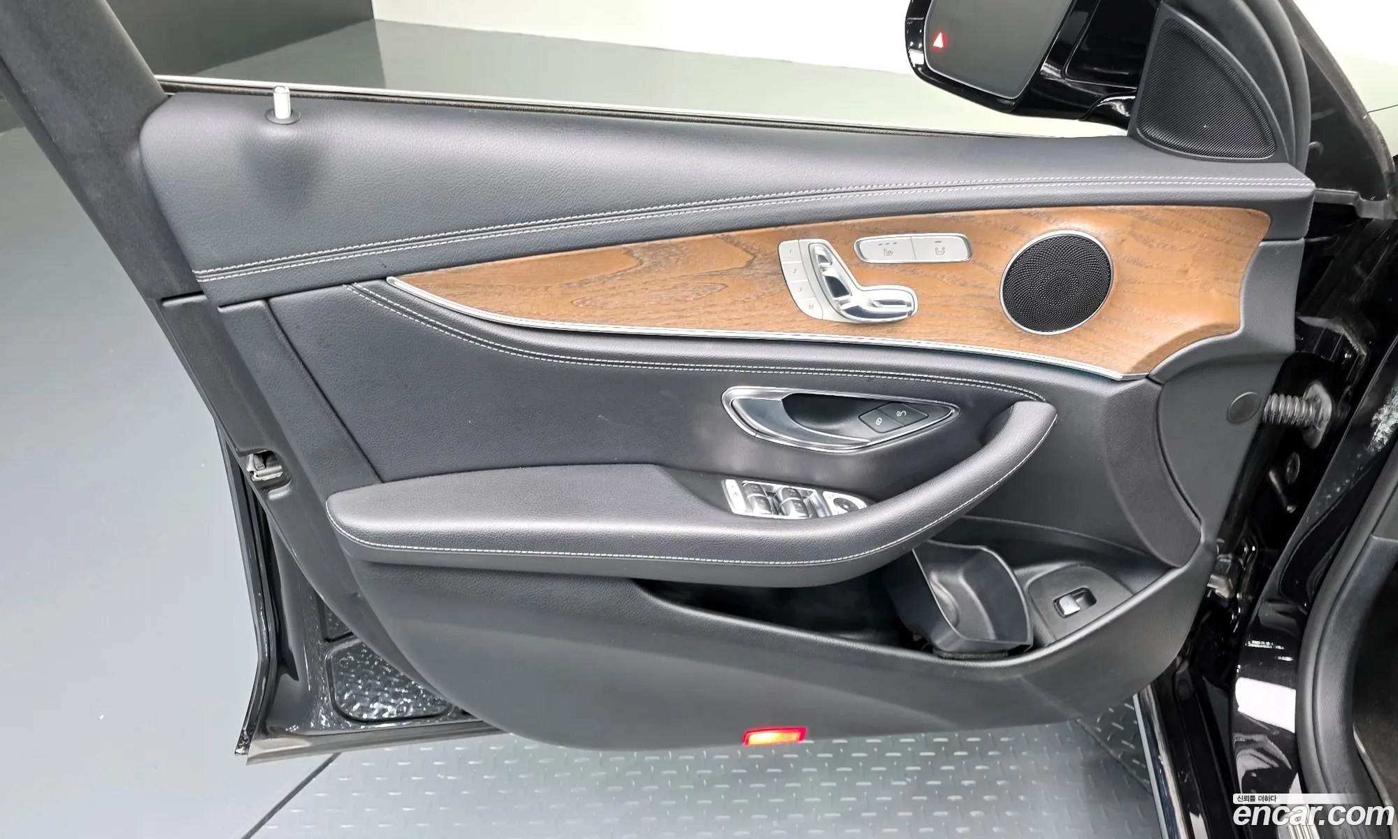 Mercedes-Benz E-Class W213 2017 WDDZF0FB7JA363475 — 10
