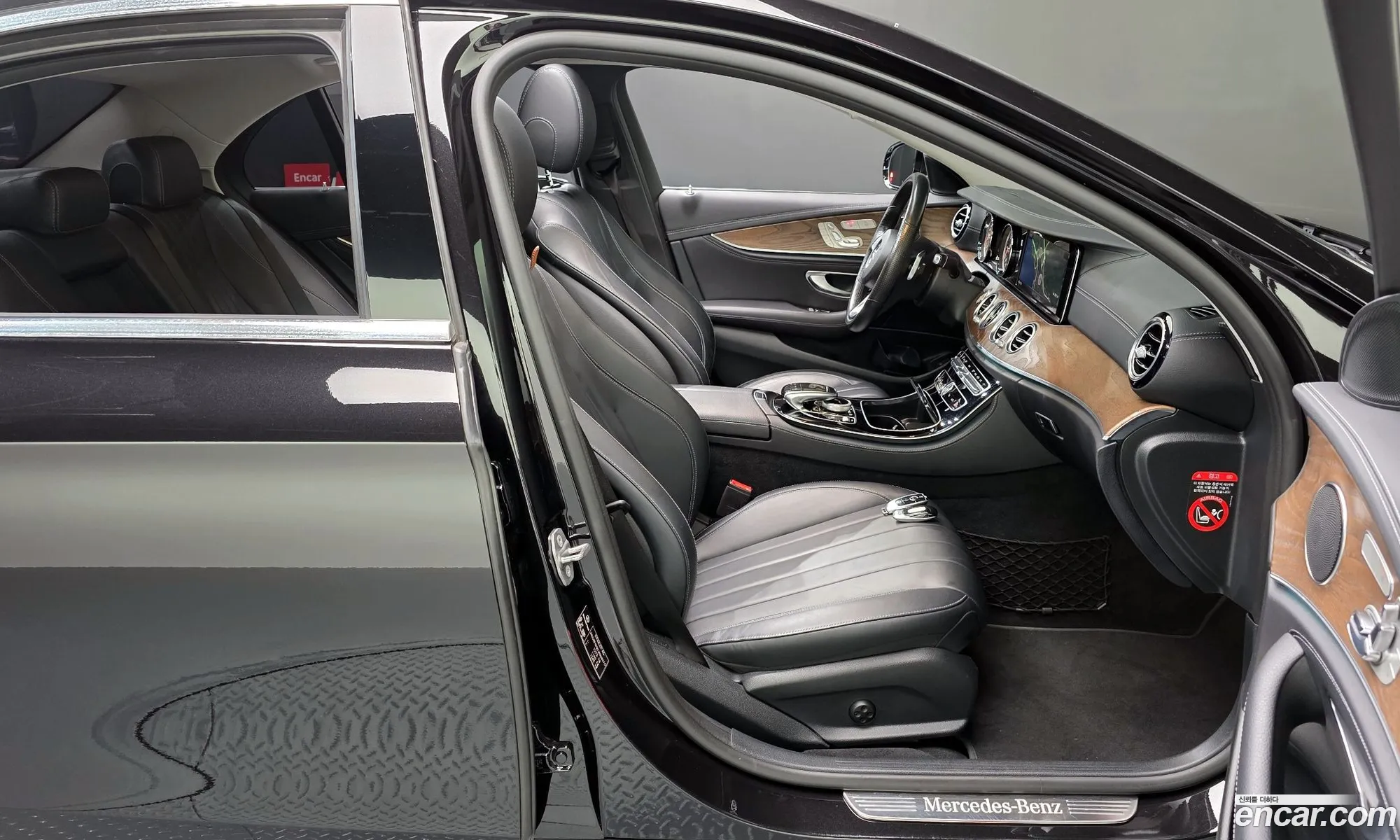 Mercedes-Benz E-Class W213 2017 WDDZF0FB7JA363475 — 25