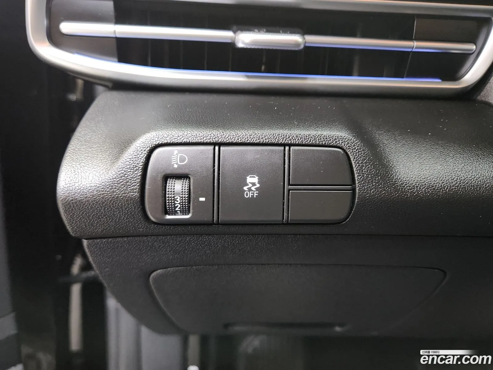 Hyundai Elantra 2023 — 4