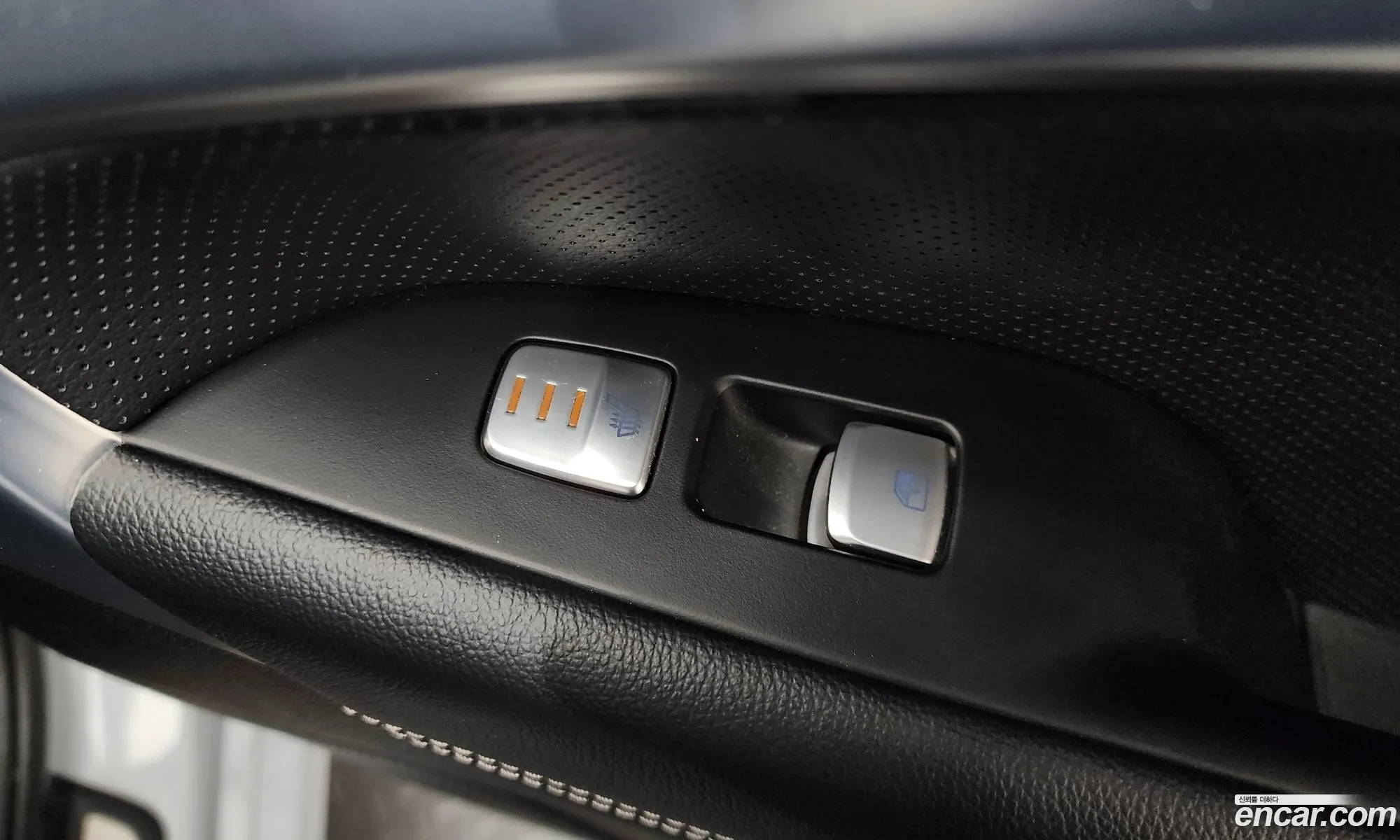 Genesis G70 2020 KMTG341ABLU069013 — 17