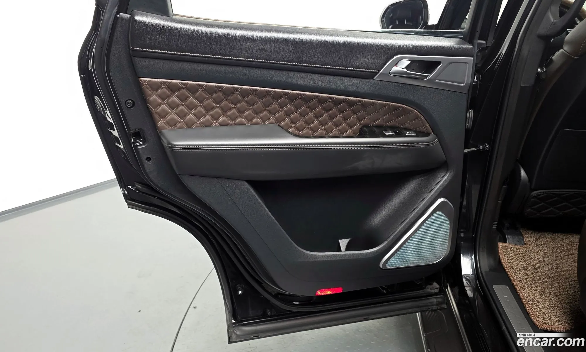 KG Mobility (SsangYong) Rexton 2022 — 14