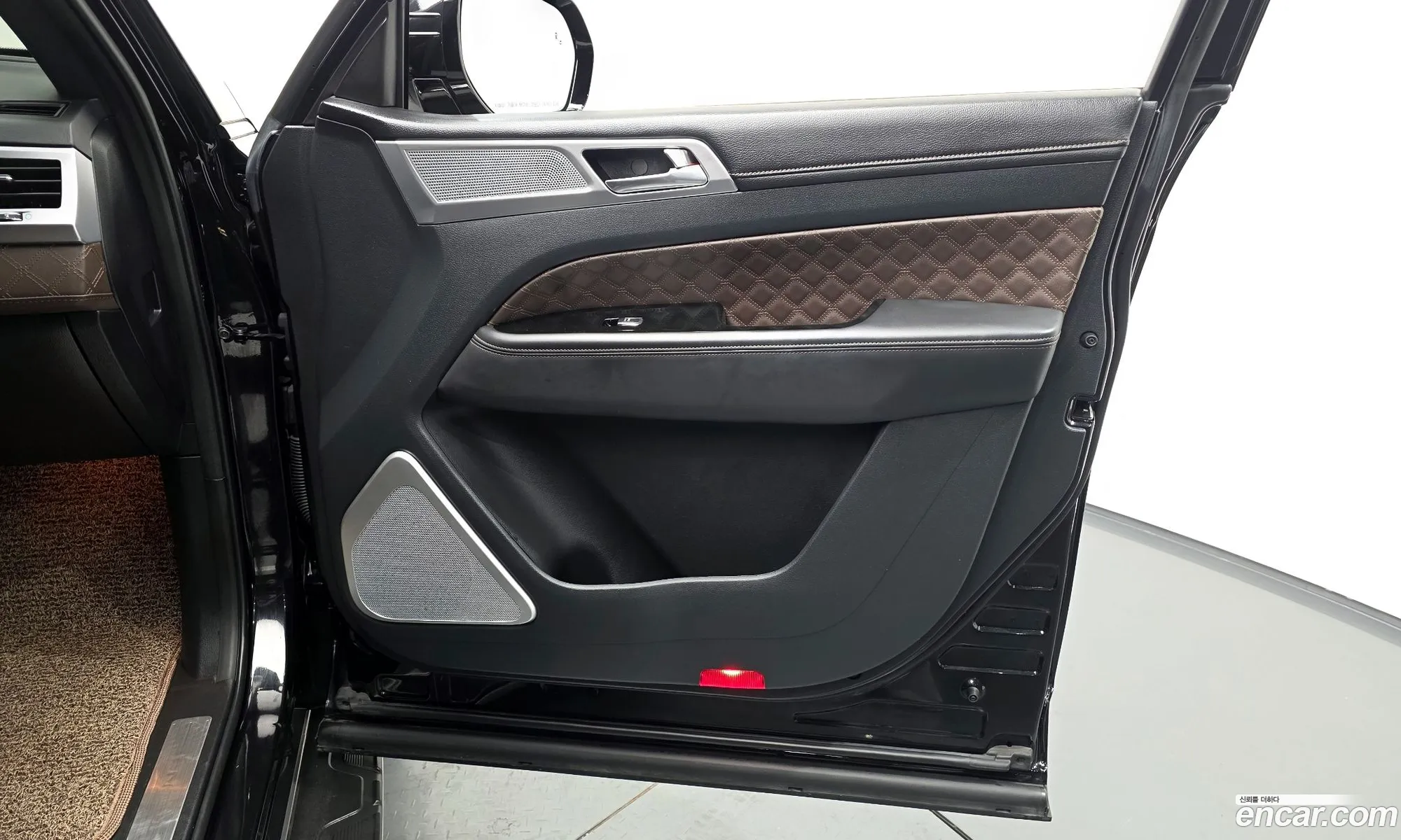 KG Mobility (SsangYong) Rexton 2022 — 28