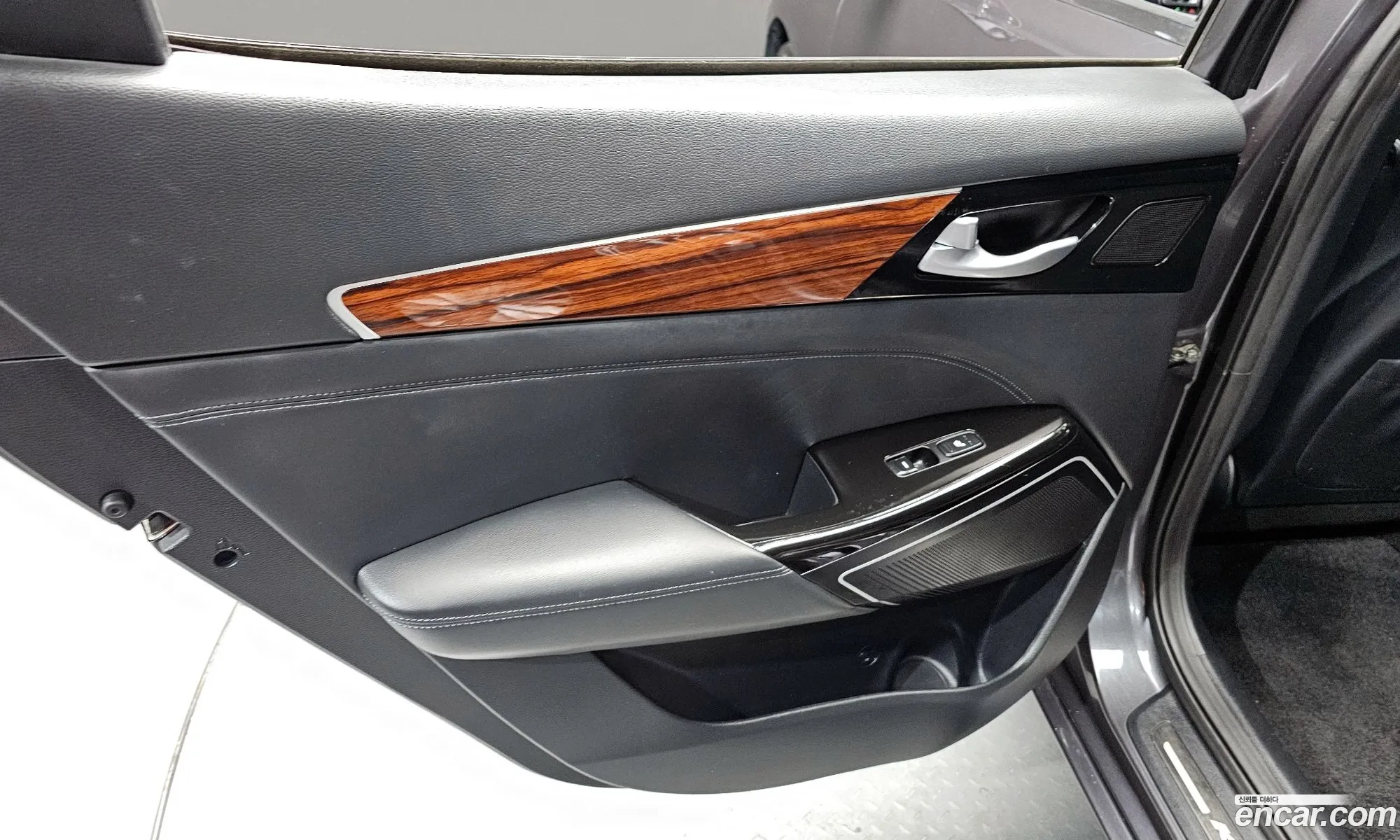 Kia K7 2016 — 18