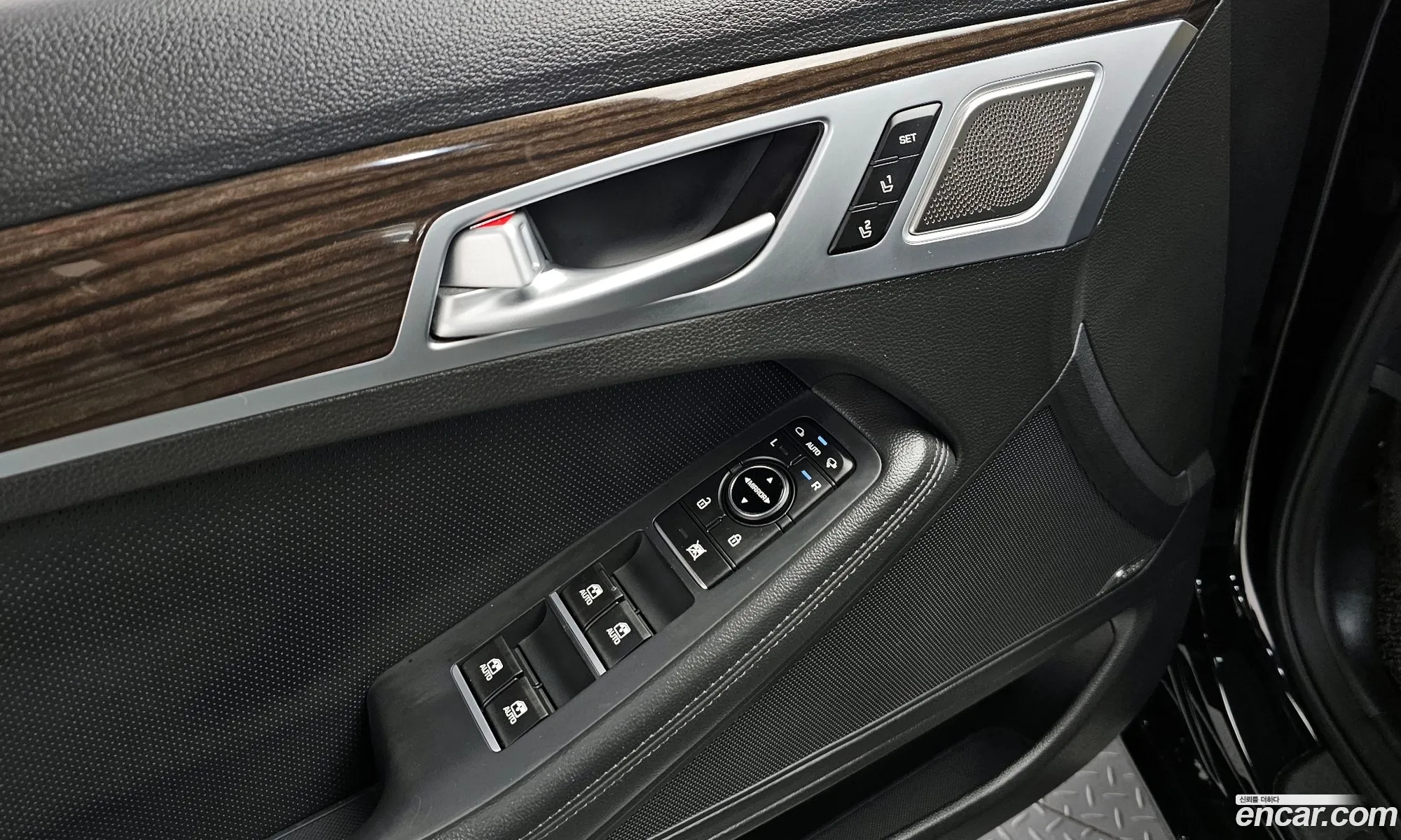 Genesis G80 2017 KMHGM41DBHU230077 — 14