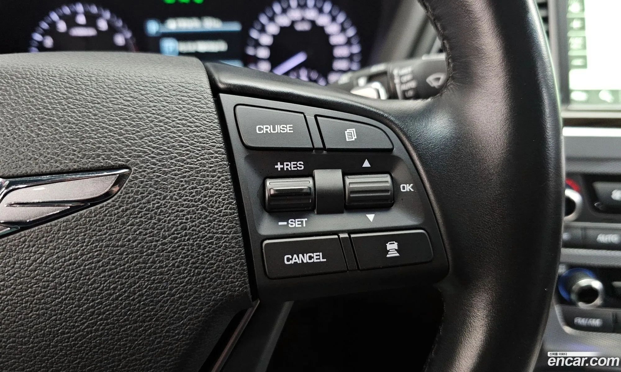 Genesis G80 2017 KMHGM41DBHU230077 — 9
