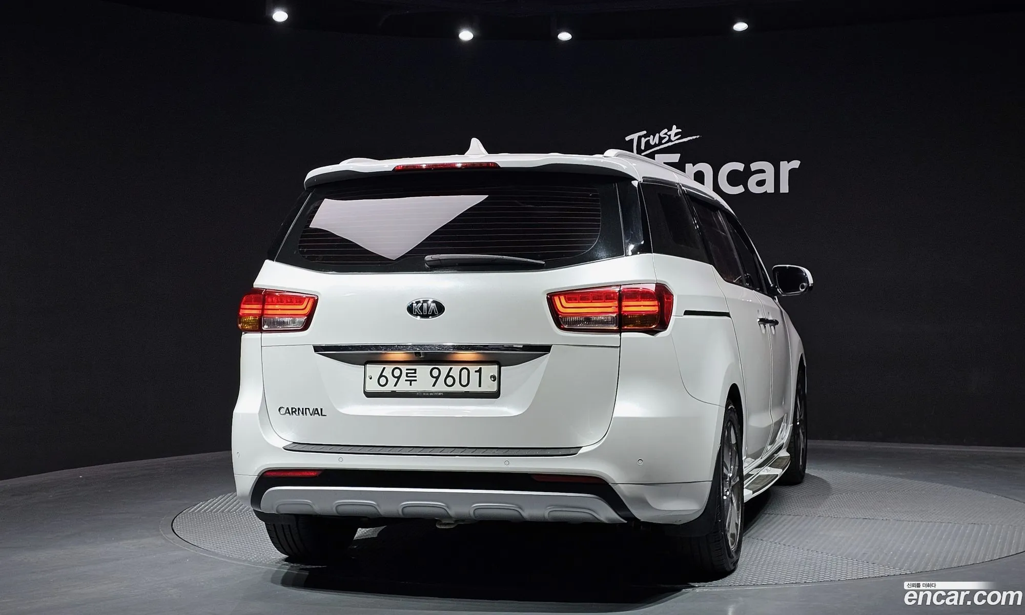 Kia Carnival 2014 KNAMC81ABFS033371 — 10