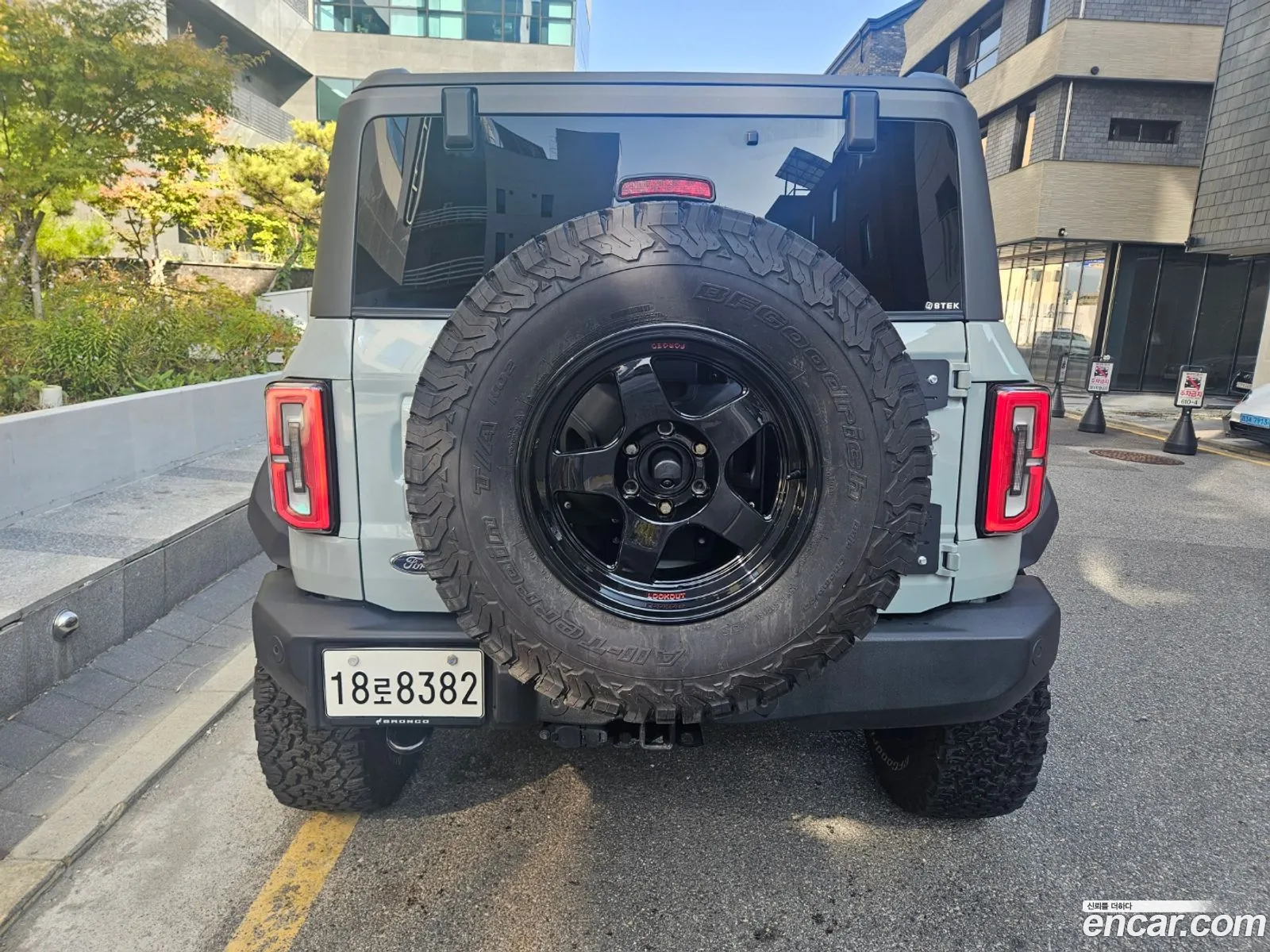 Ford Bronco 6th Gen 2022 — 2
