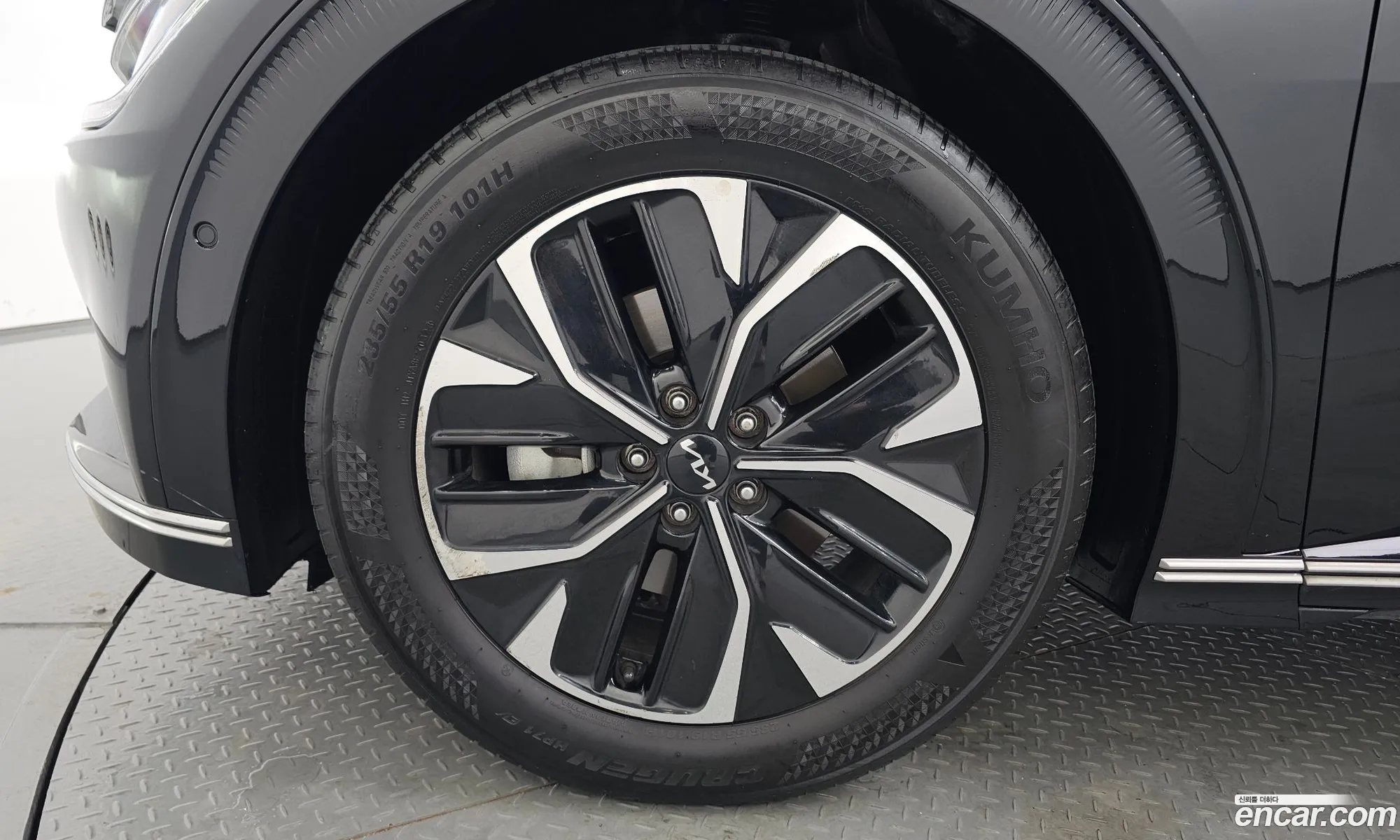 Kia EV6 2023 KNAC381AFPA136723 — 23