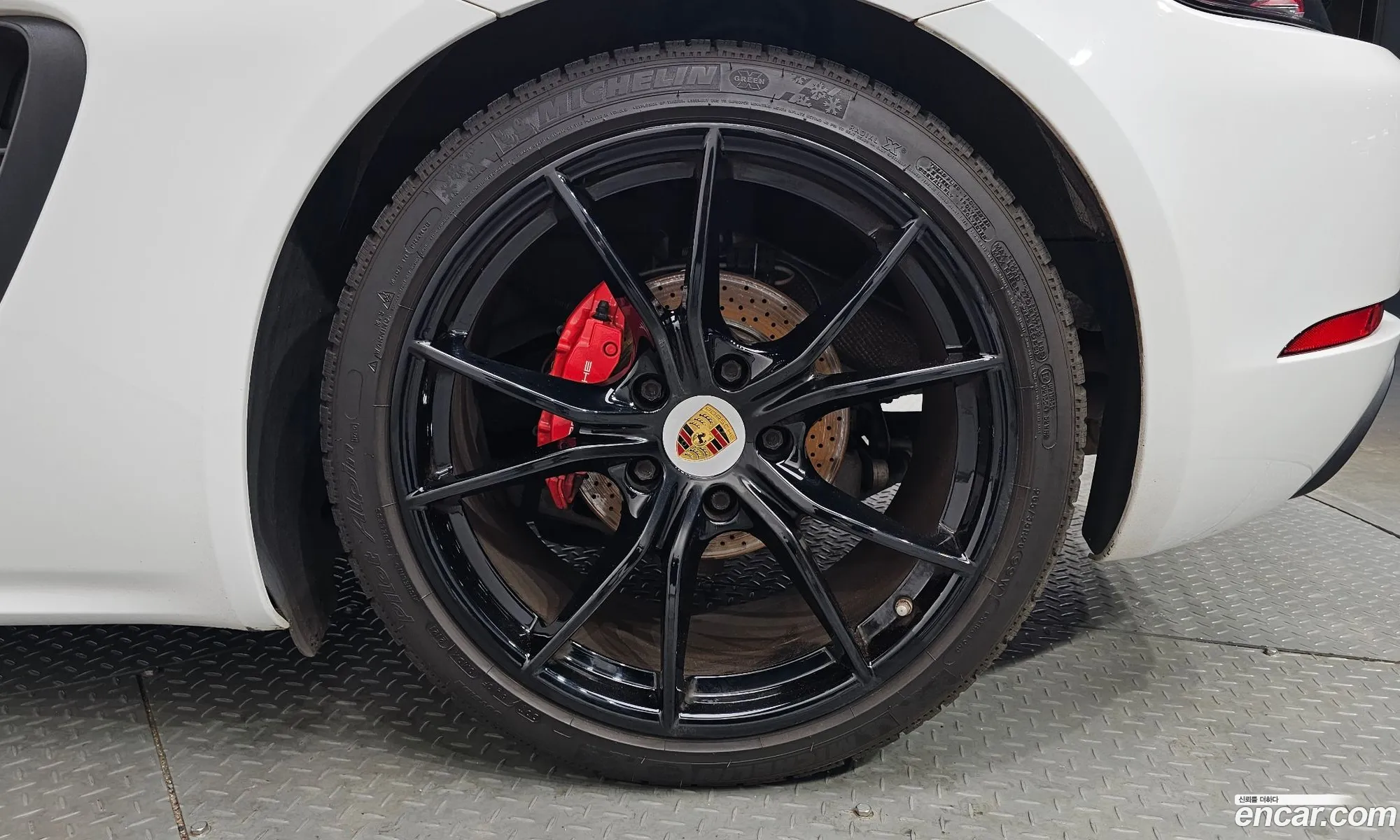 Porsche 718 Boxster 2018 WP0CB2981JS228378 — 15